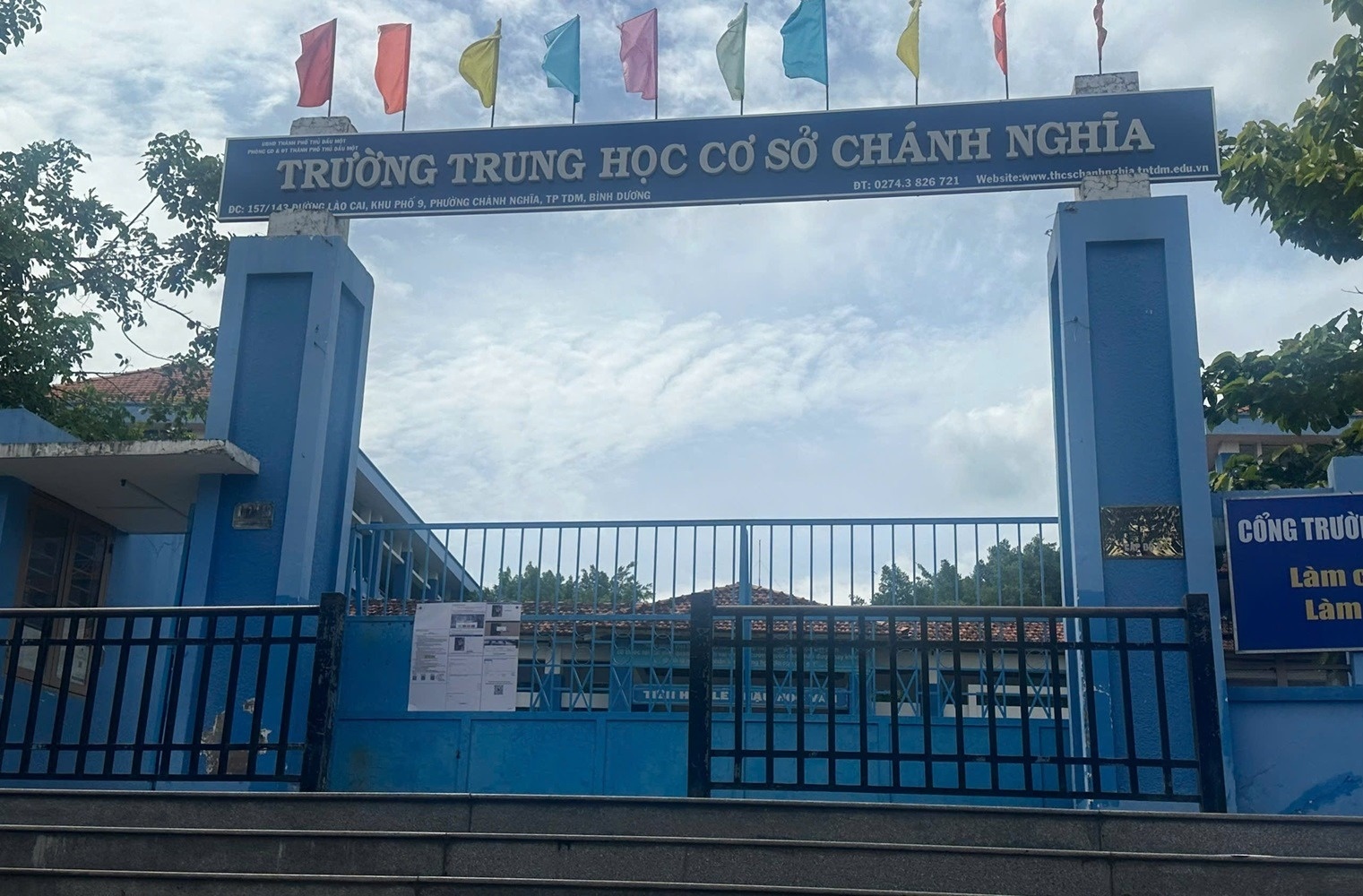 Nhieu hoc sinh o Binh Duong ngam ngui vi khong duoc du khai giang hinh anh