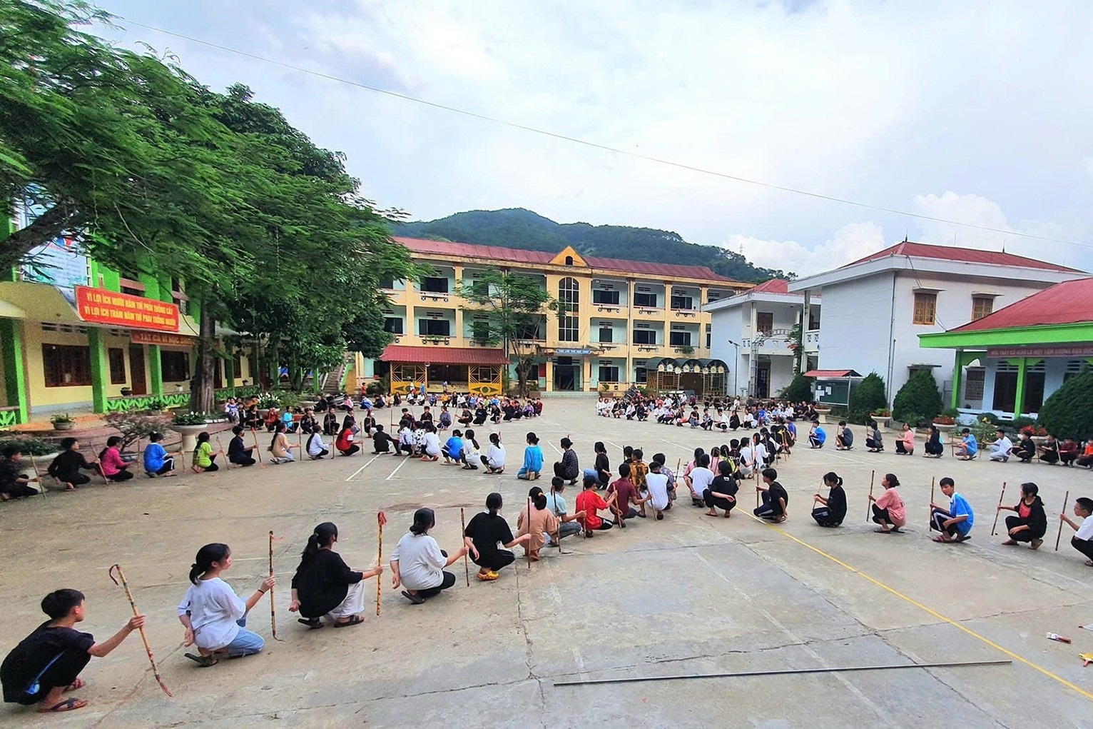 55 hoc sinh mot truong nhap vien sau bua tiec Trung thu hinh anh