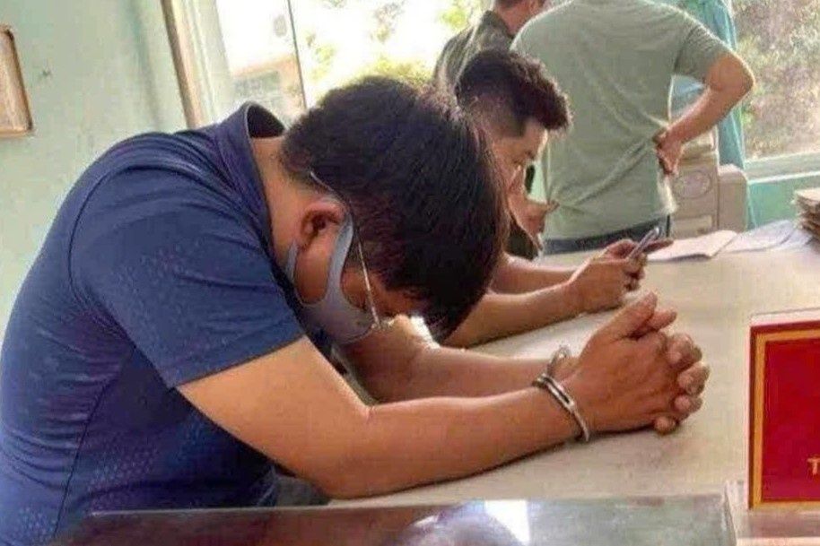 Thu hoi quyet dinh tang bang khen voi thay giao dam o nu sinh hinh anh