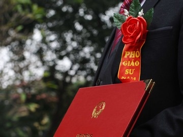 Mot ung vien xin rut cong nhan chuc danh pho giao su nam 2024 hinh anh