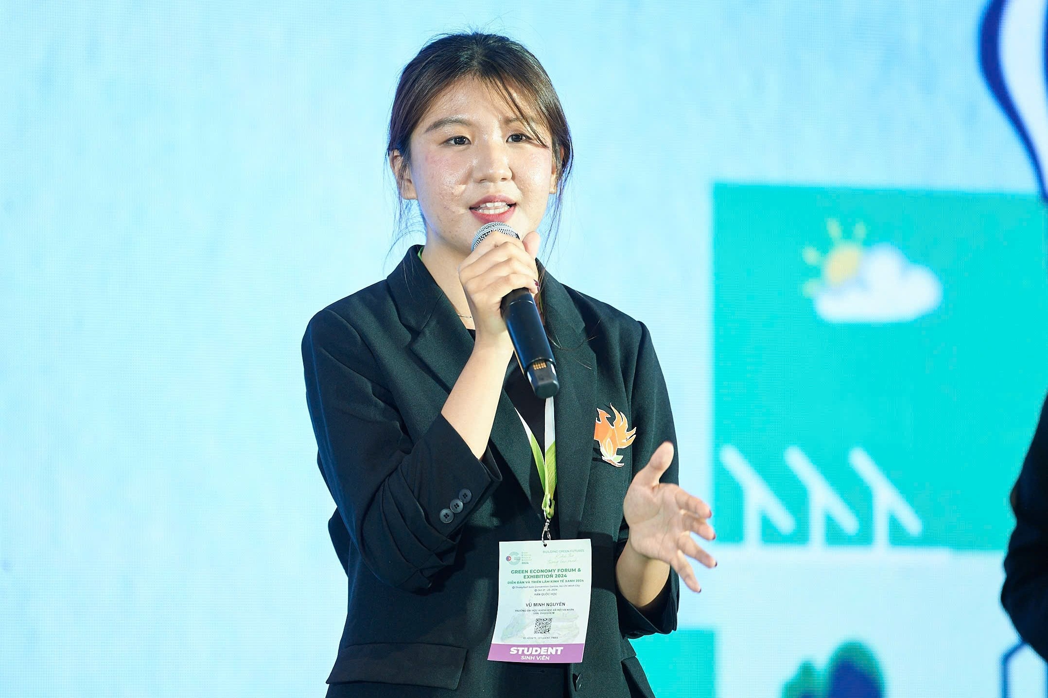 Nhung sinh vien tim kiem co hoi ra nuoc ngoai mien phi hinh anh