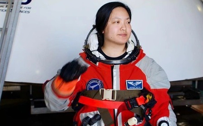 Nu phi hanh gia goc Viet mang 169 hat sen bay vao vu tru hinh anh