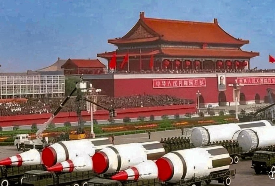 Trung Quoc he lo chi tiet quan trong ve vu khi hat nhan DF-5 hinh anh