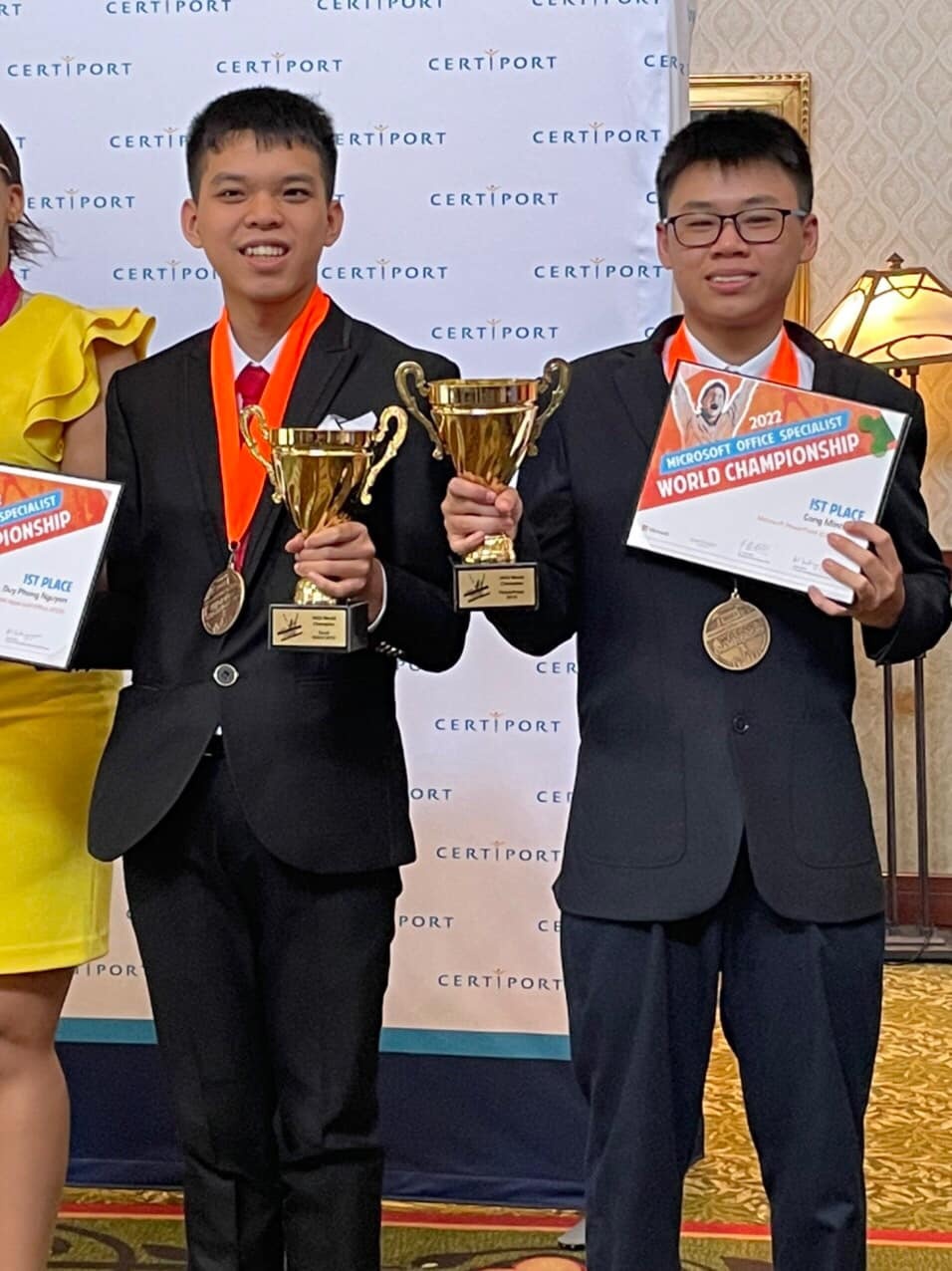 Hai nguoi Viet Nam gianh huy chuong vang Tin hoc van phong anh 1