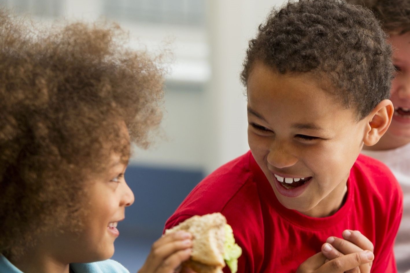 7 ky nang xa hoi ba me nen day cho con hinh anh