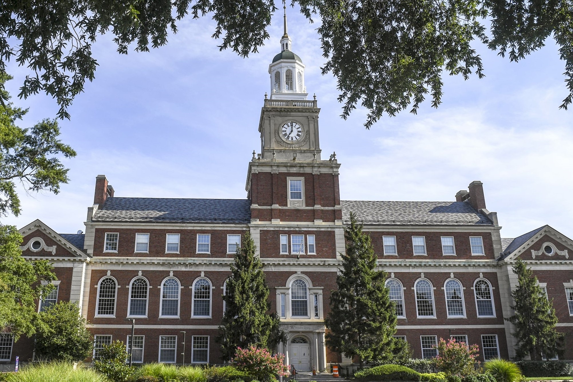 Bi de doa danh bom, sinh vien truong dai hoc o My phai so tan hai lan hinh anh