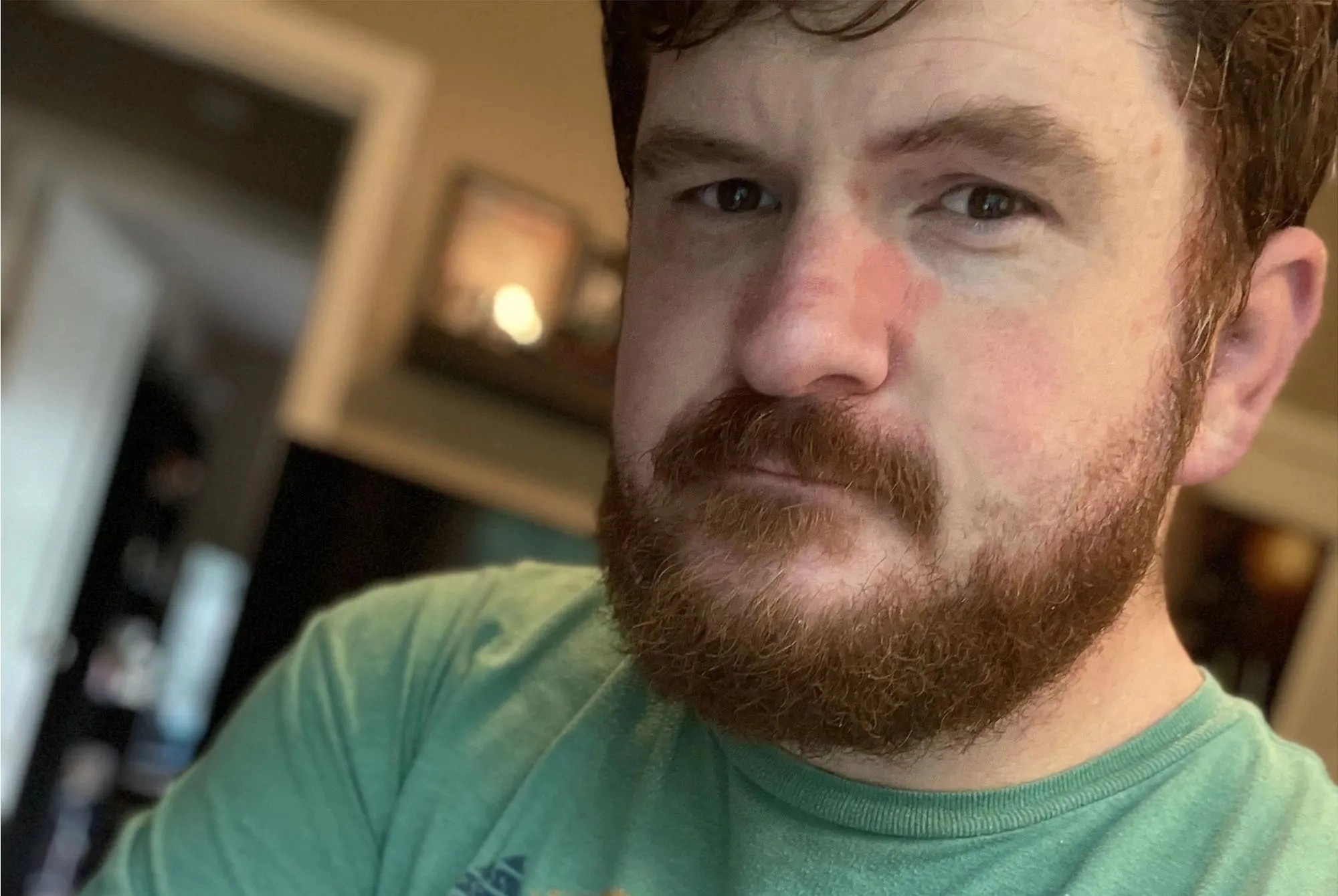 Nguoi dan ong khong the hen ho vi bi nghi oan mac dau mua khi hinh anh