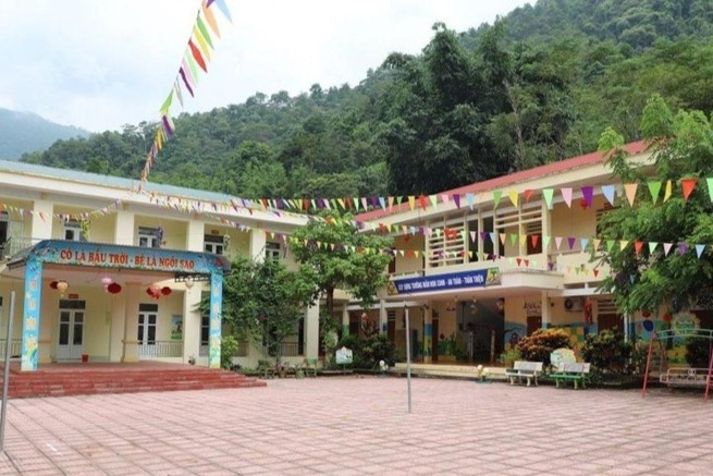 Truong hoc bat an truoc nguy co sat lo hinh anh