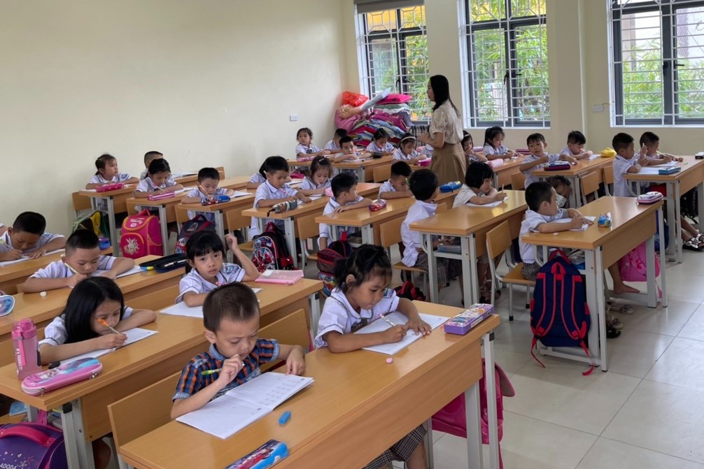 hoc sinh lop 1 anh 2