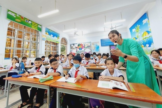 Phu huynh lop 1 truong cong du dong 130 trieu, chu yeu de 'cham co' hinh anh