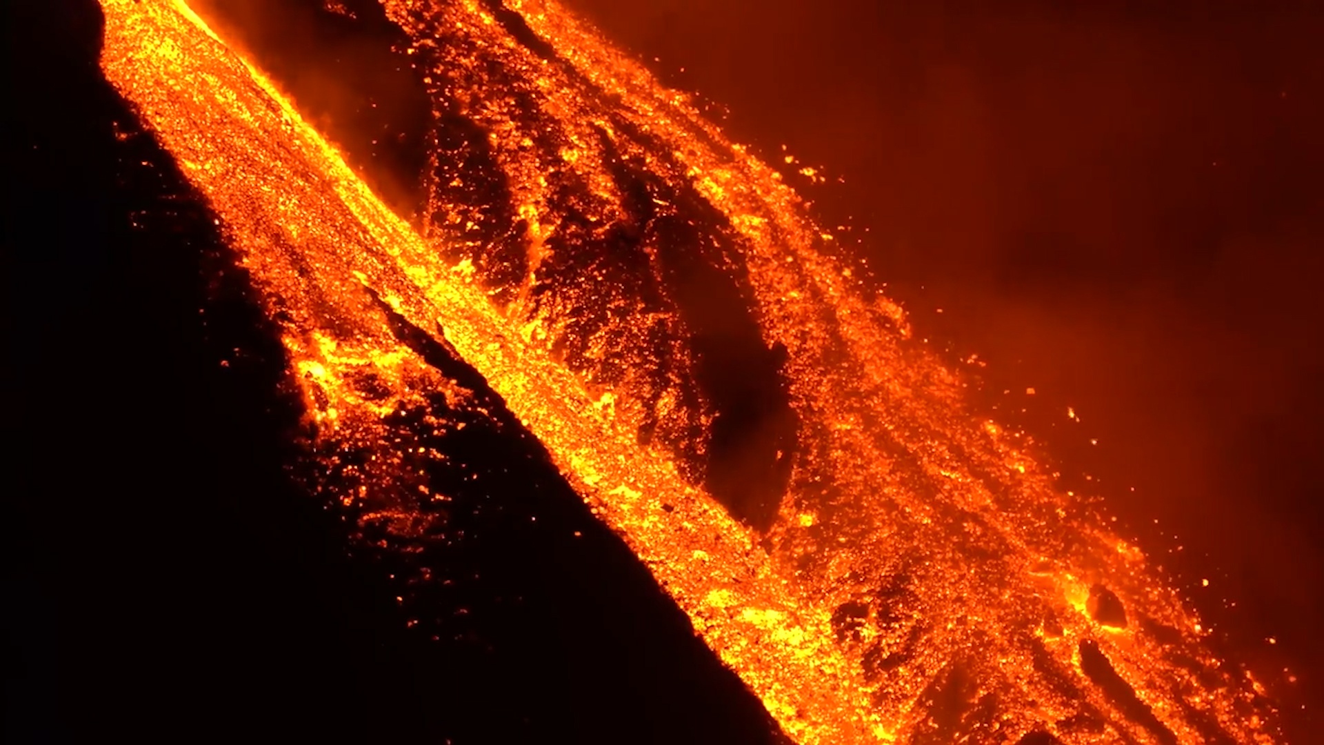 Canh tuong phun trao cua nui lua manh nhat chau Au hinh anh