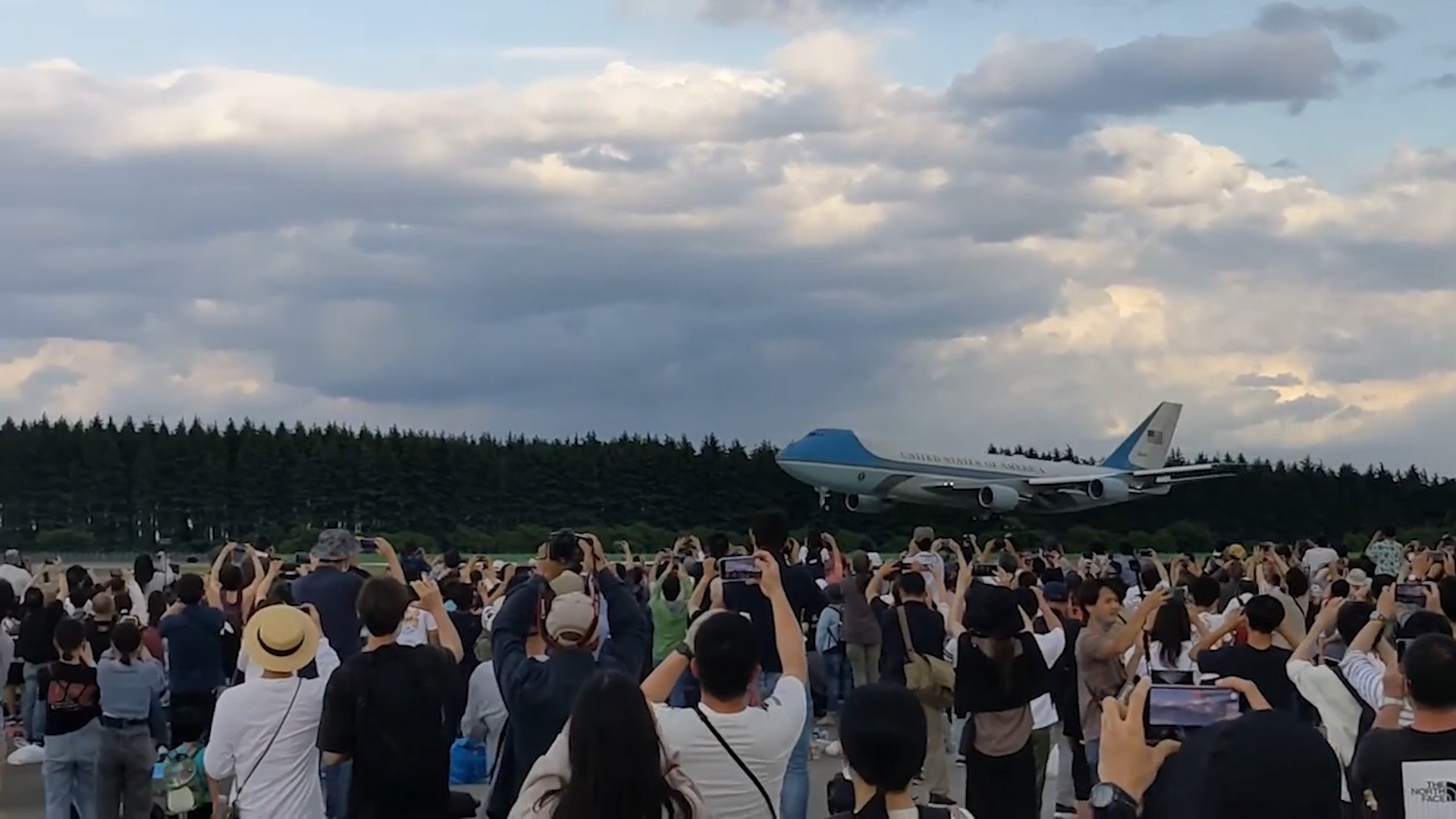 Du khach chao don Tong thong My den Nhat Ban hinh anh