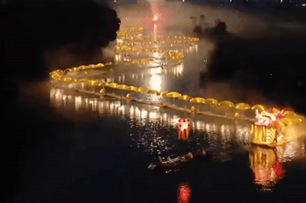 Chiec thuyen rong dai hon 900 m o Trung Quoc hinh anh