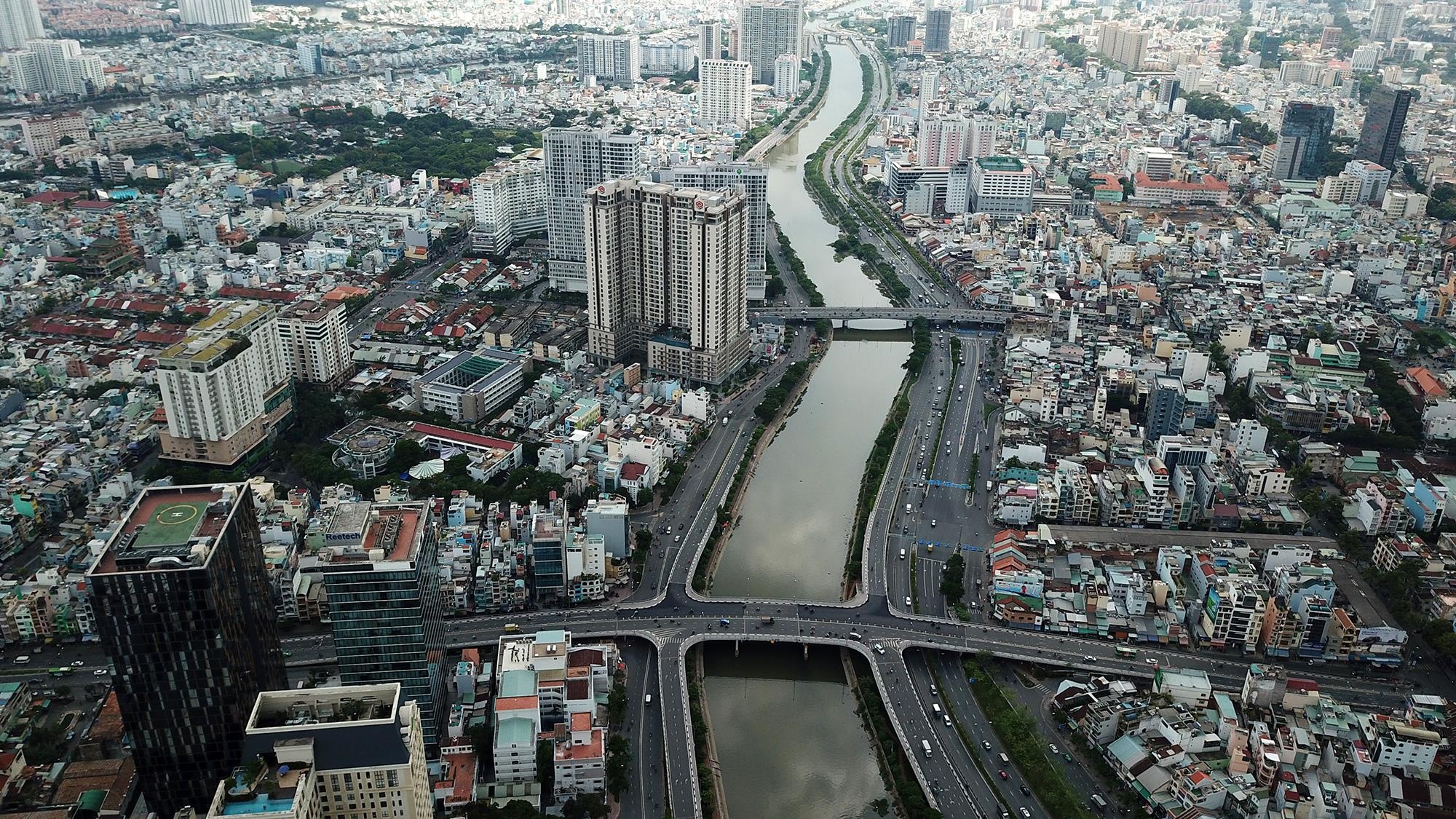 Chung cu day dac Ben Van Don anh 3