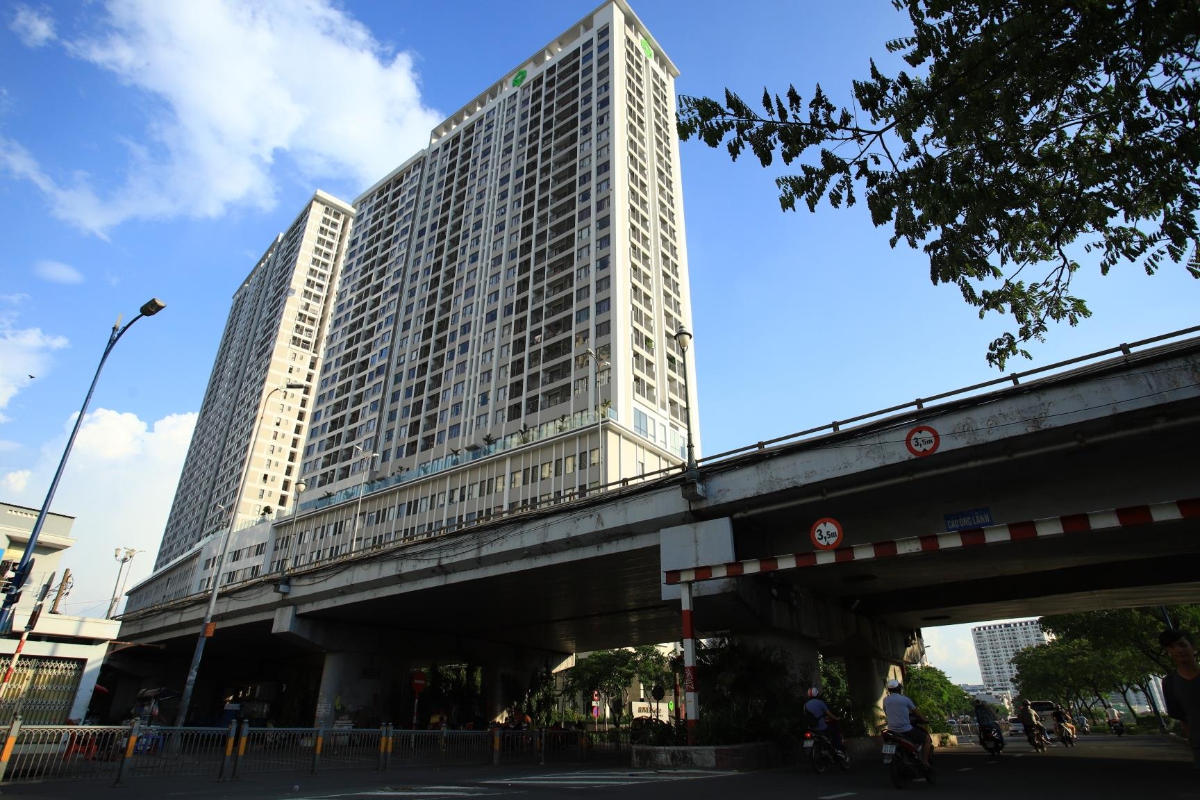 Chung cu day dac Ben Van Don anh 11