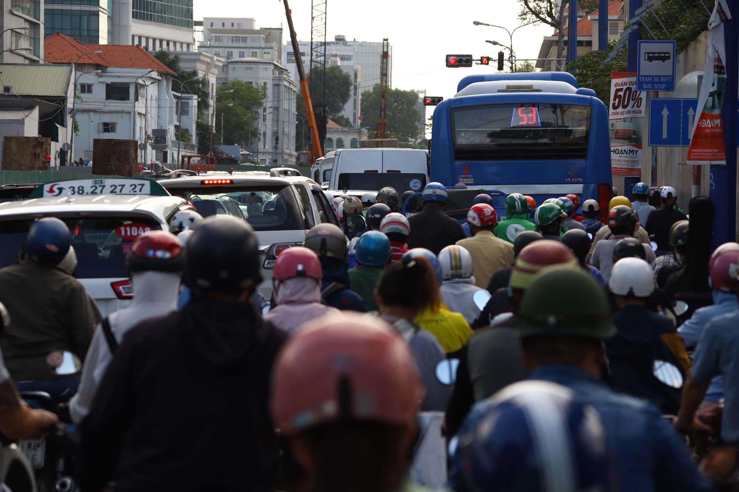 Chat hang cay co thu duong Ton Duc Thang anh 9