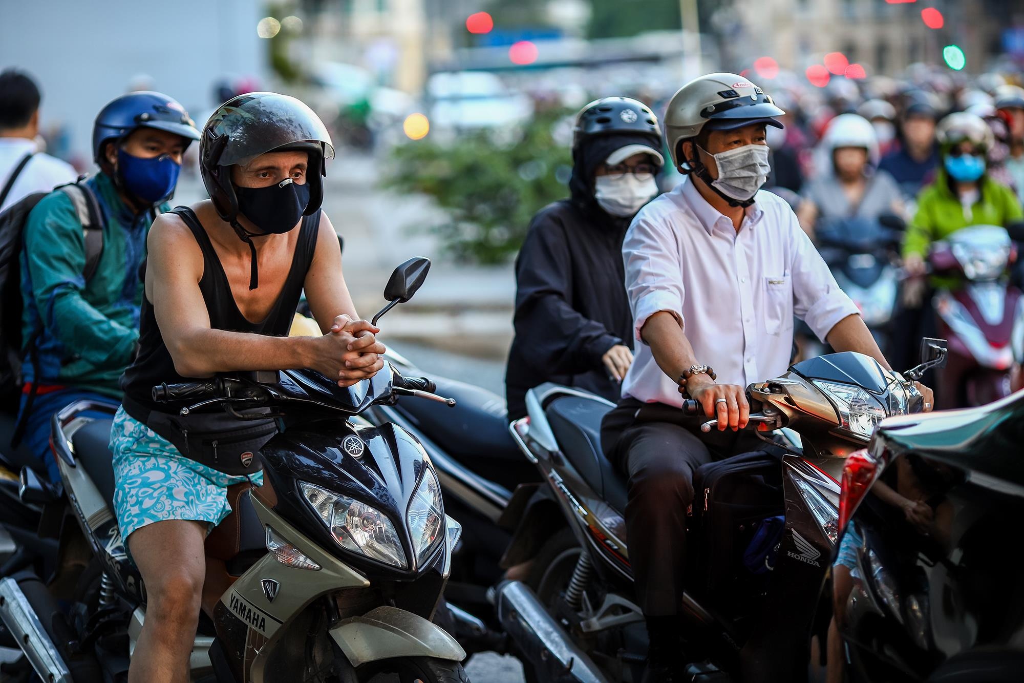 Ket xe trien mien tren duong Ton Duc Thang anh 9