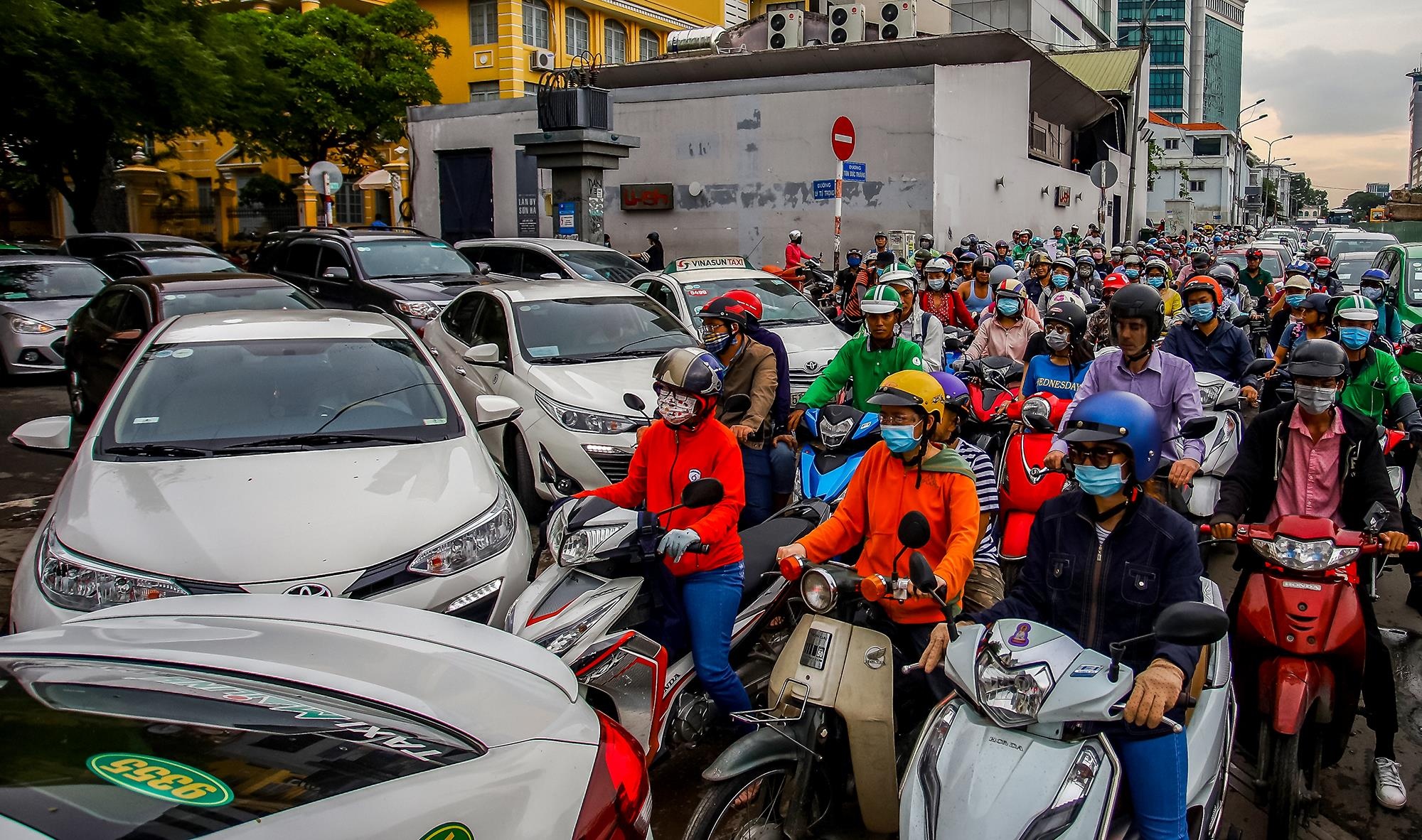 Ket xe trien mien tren duong Ton Duc Thang anh 3