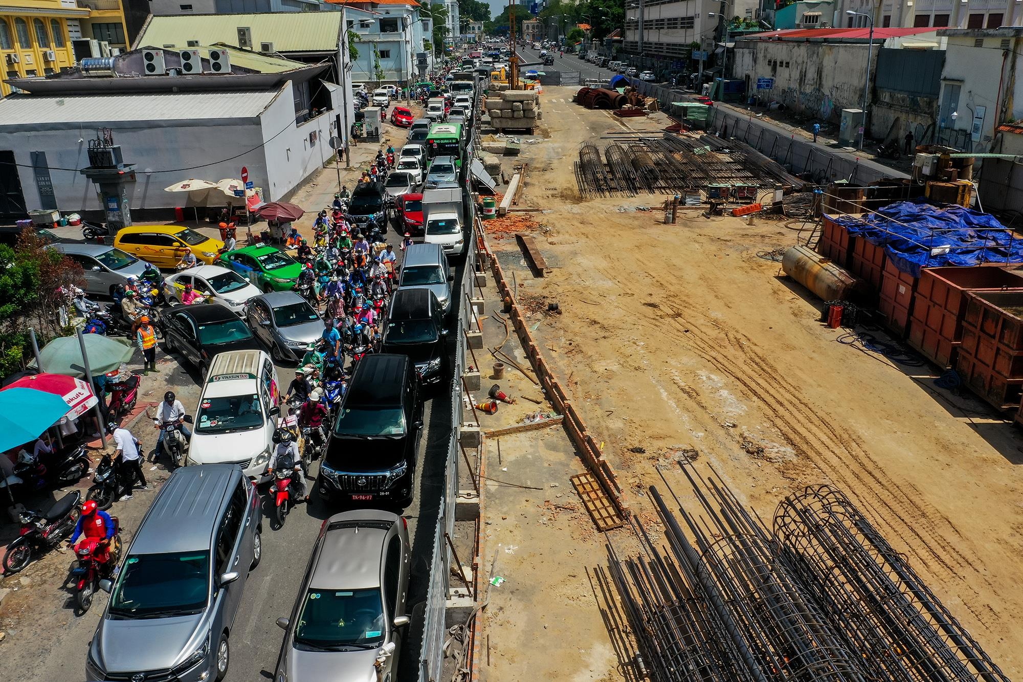 Ket xe trien mien tren duong Ton Duc Thang anh 2