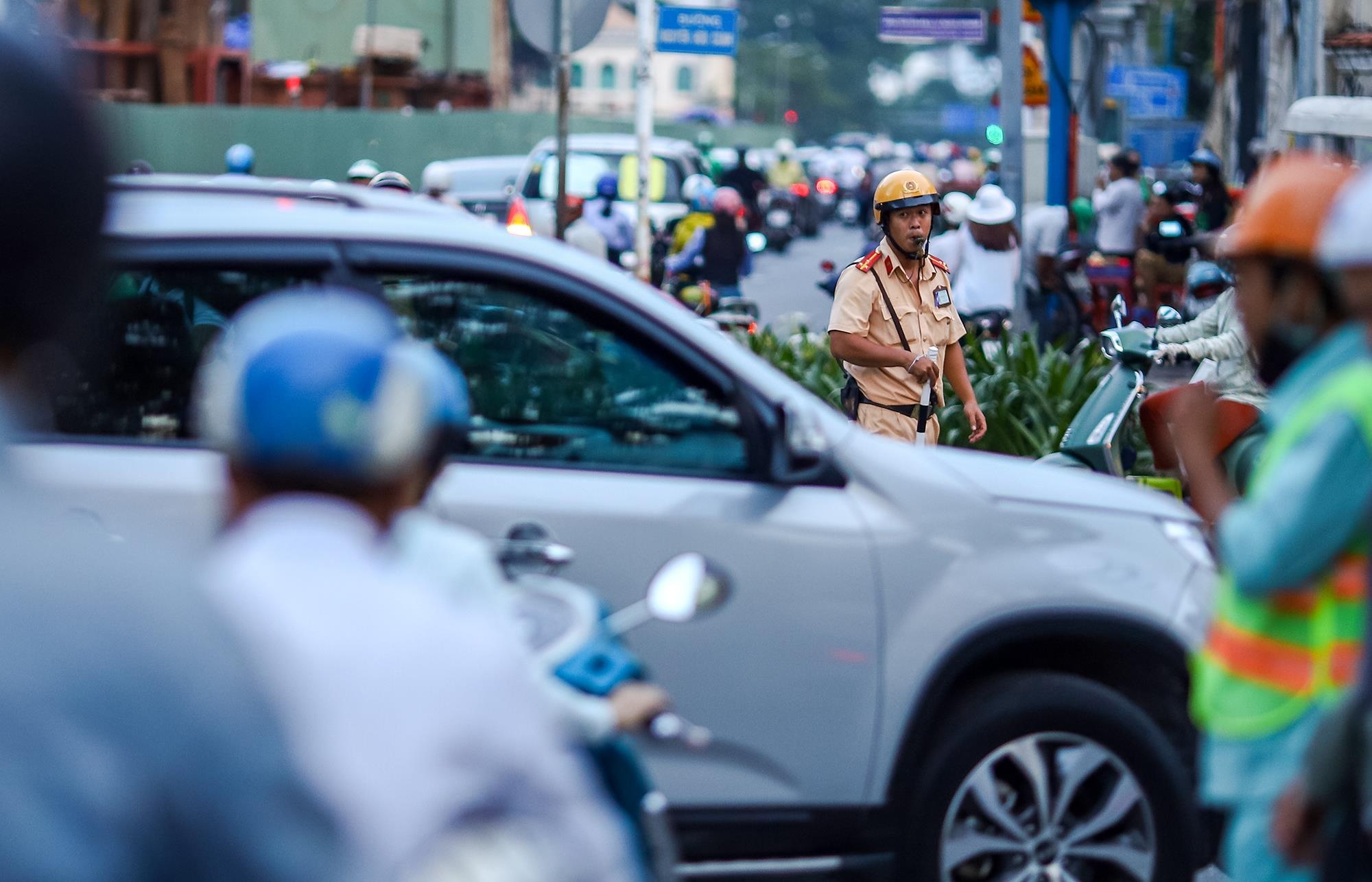 Ket xe trien mien tren duong Ton Duc Thang anh 7