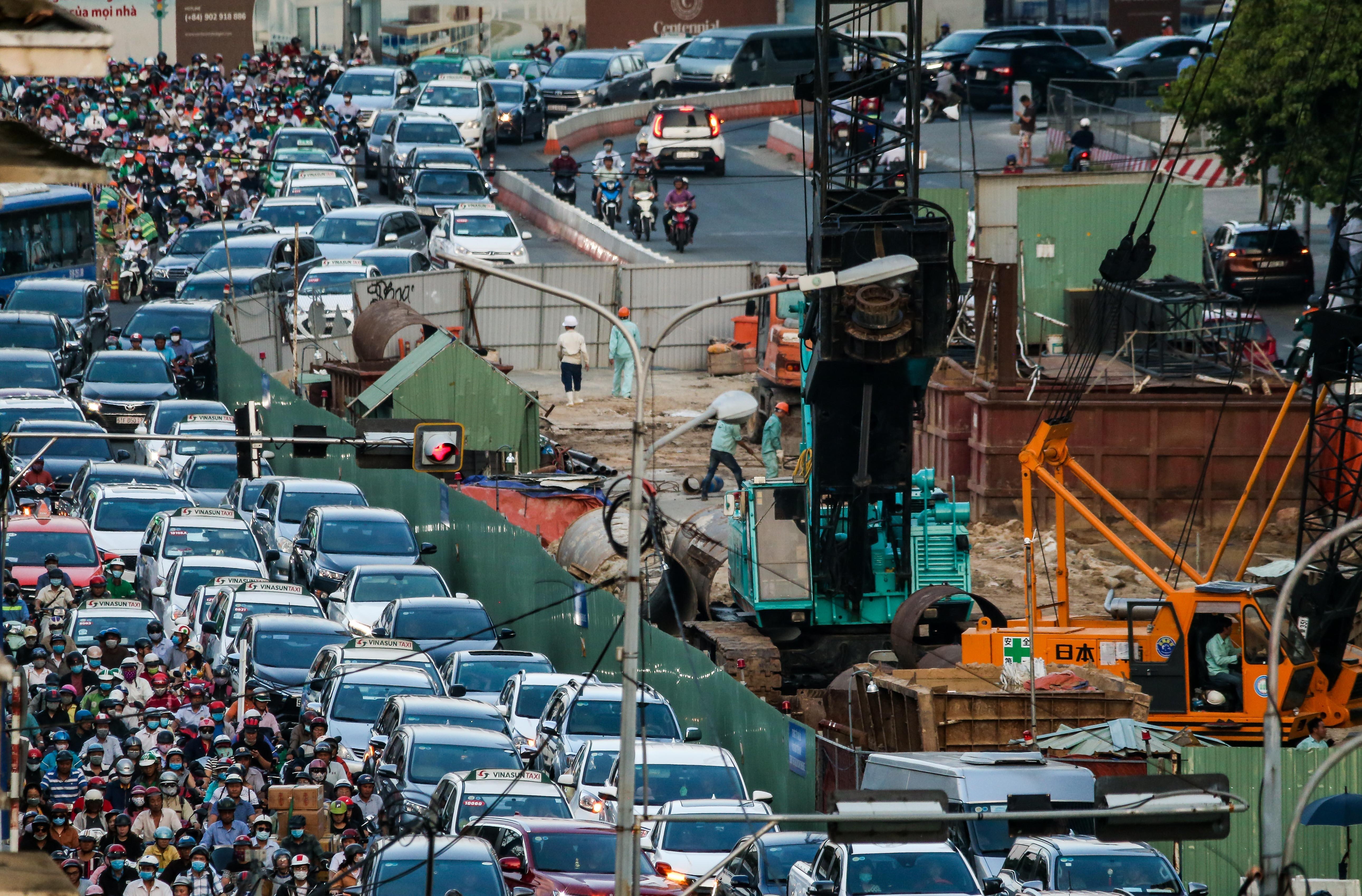 Ket xe trien mien tren duong Ton Duc Thang anh 5