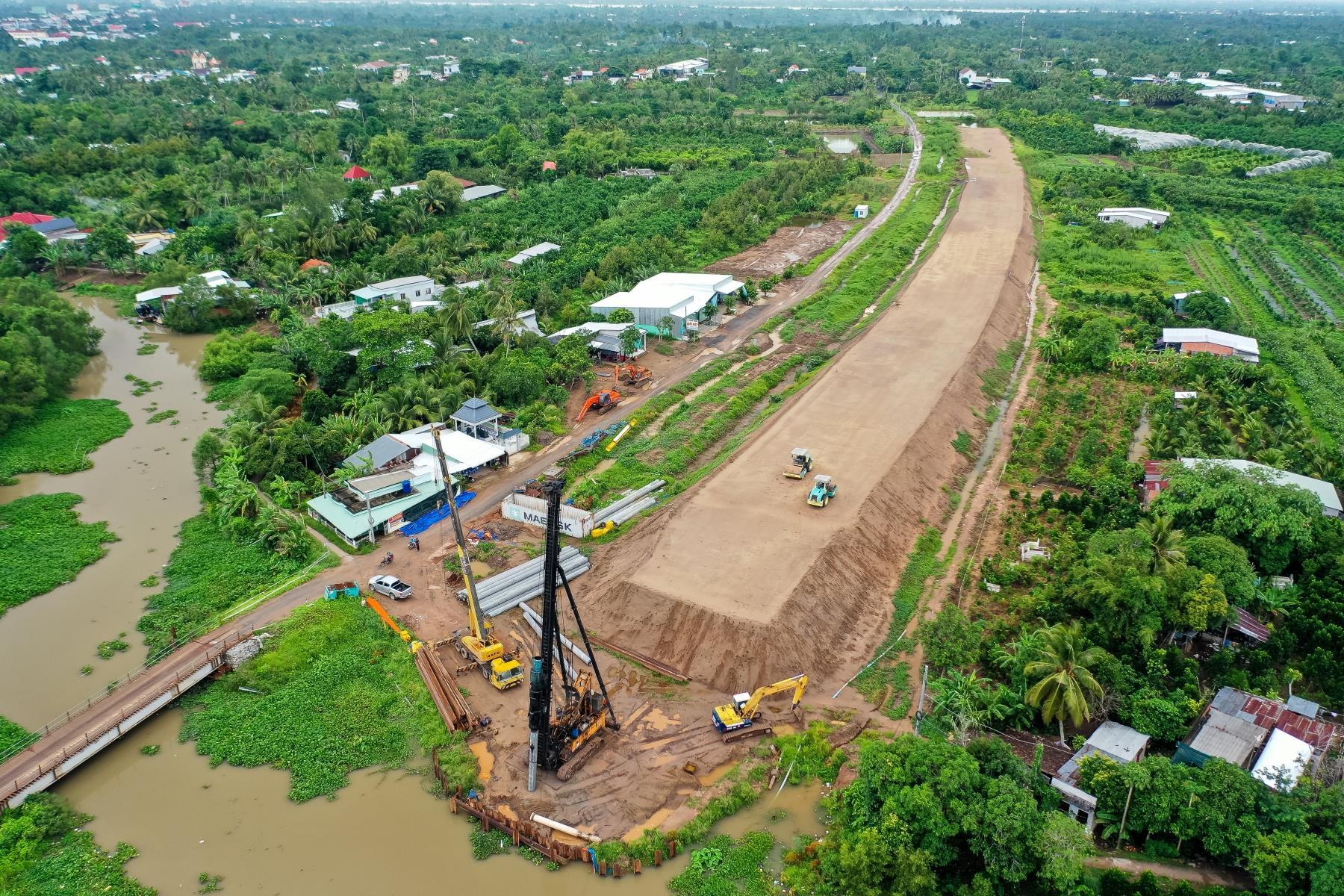 Cao toc Trung Luong - My Thuan van la duong dat sau 10 nam khoi cong hinh anh