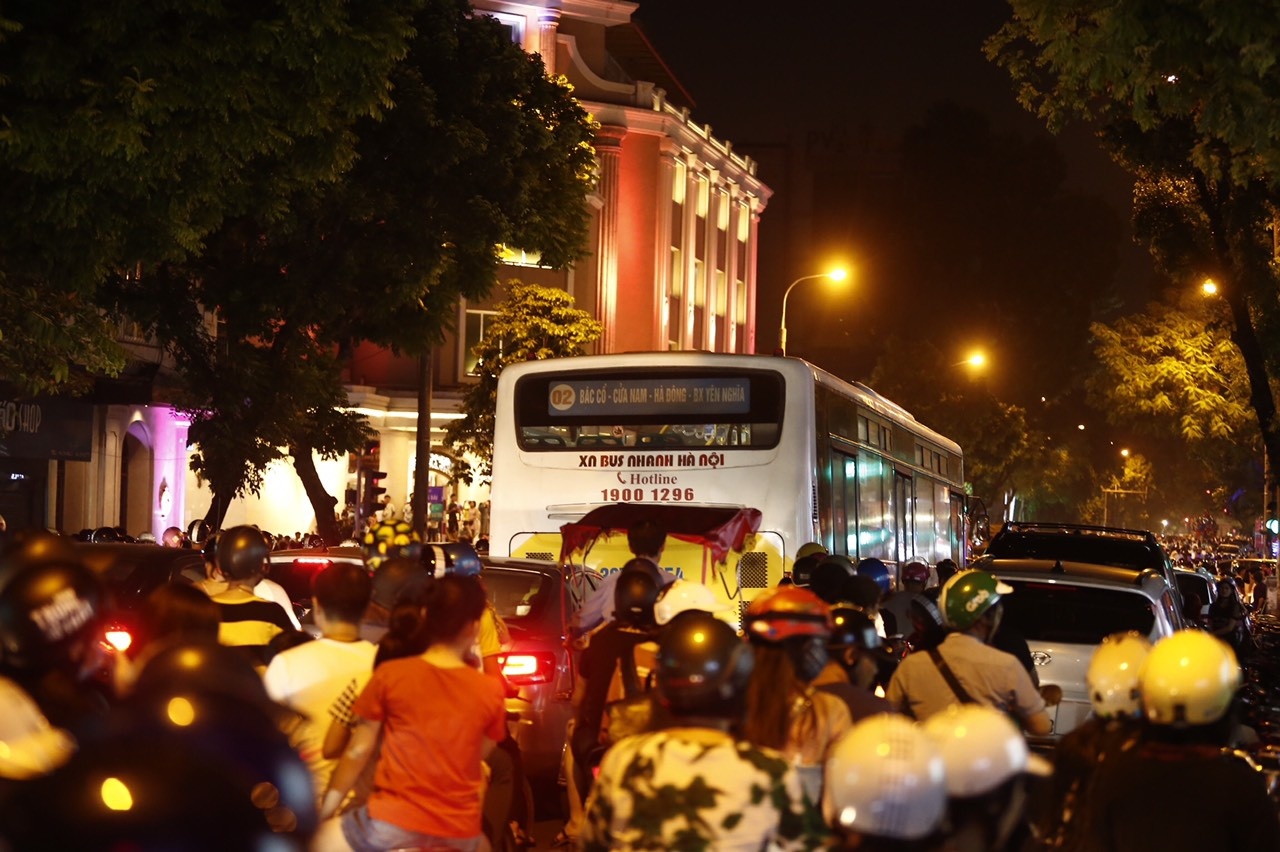 don Trung thu o trung tam thanh pho anh 11