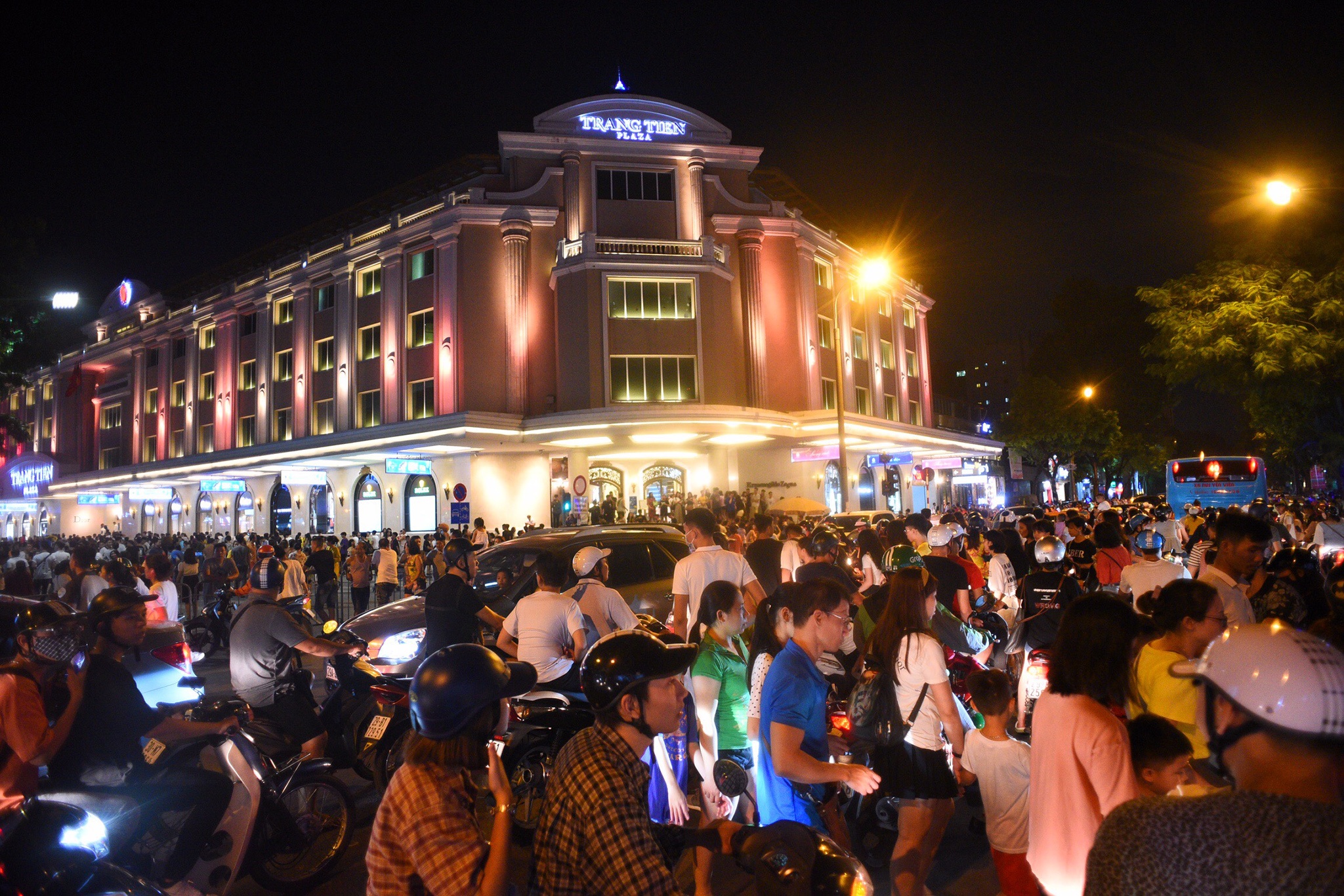 don Trung thu o trung tam thanh pho anh 10