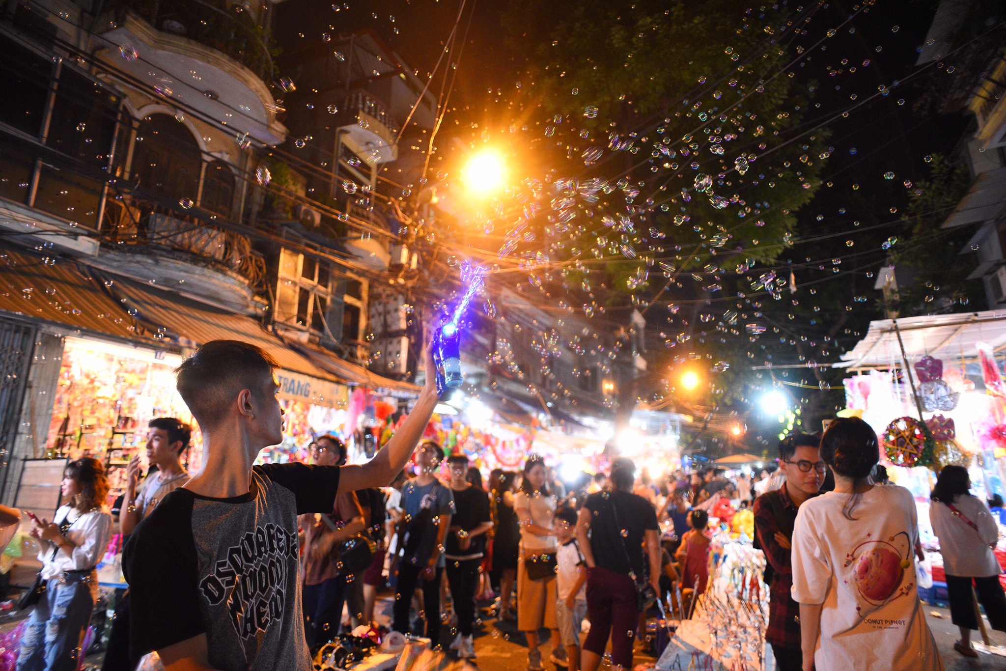 don Trung thu o trung tam thanh pho anh 3