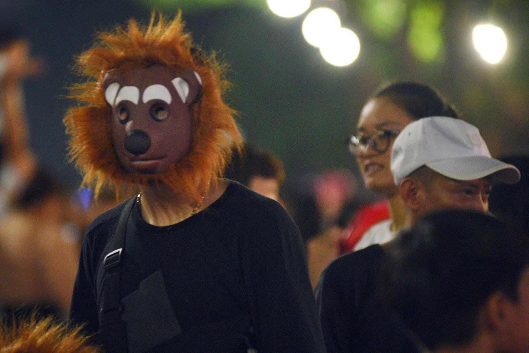 Mat na kinh di xuat hien trong dem Trung thu hinh anh