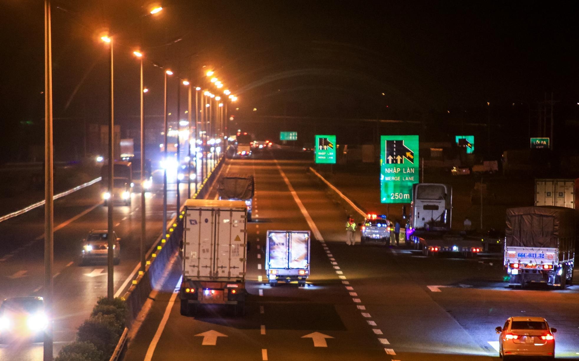 Cao toc TP.HCM - Trung Luong lon xon khi dung thu phi anh 16