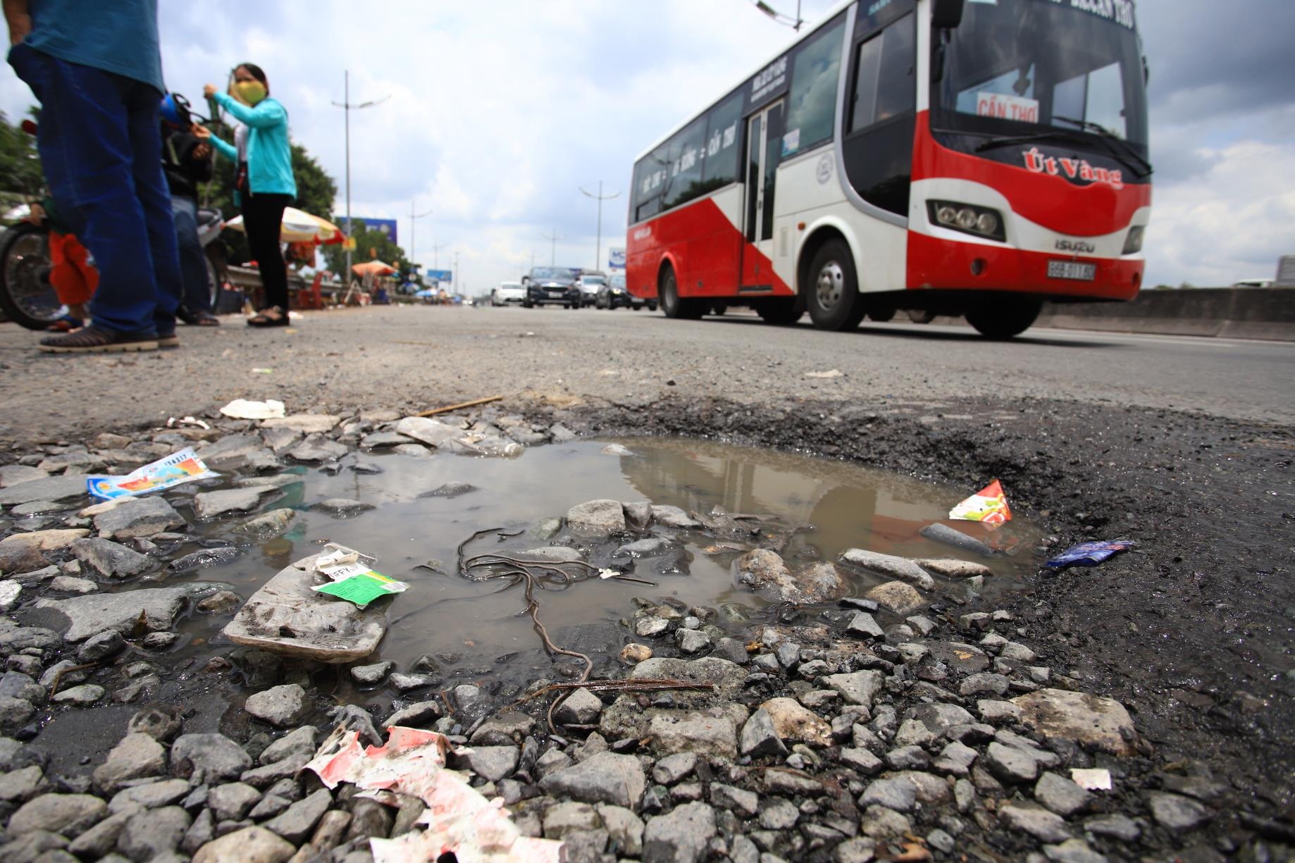 Cao toc TP.HCM - Trung Luong lon xon khi dung thu phi anh 3