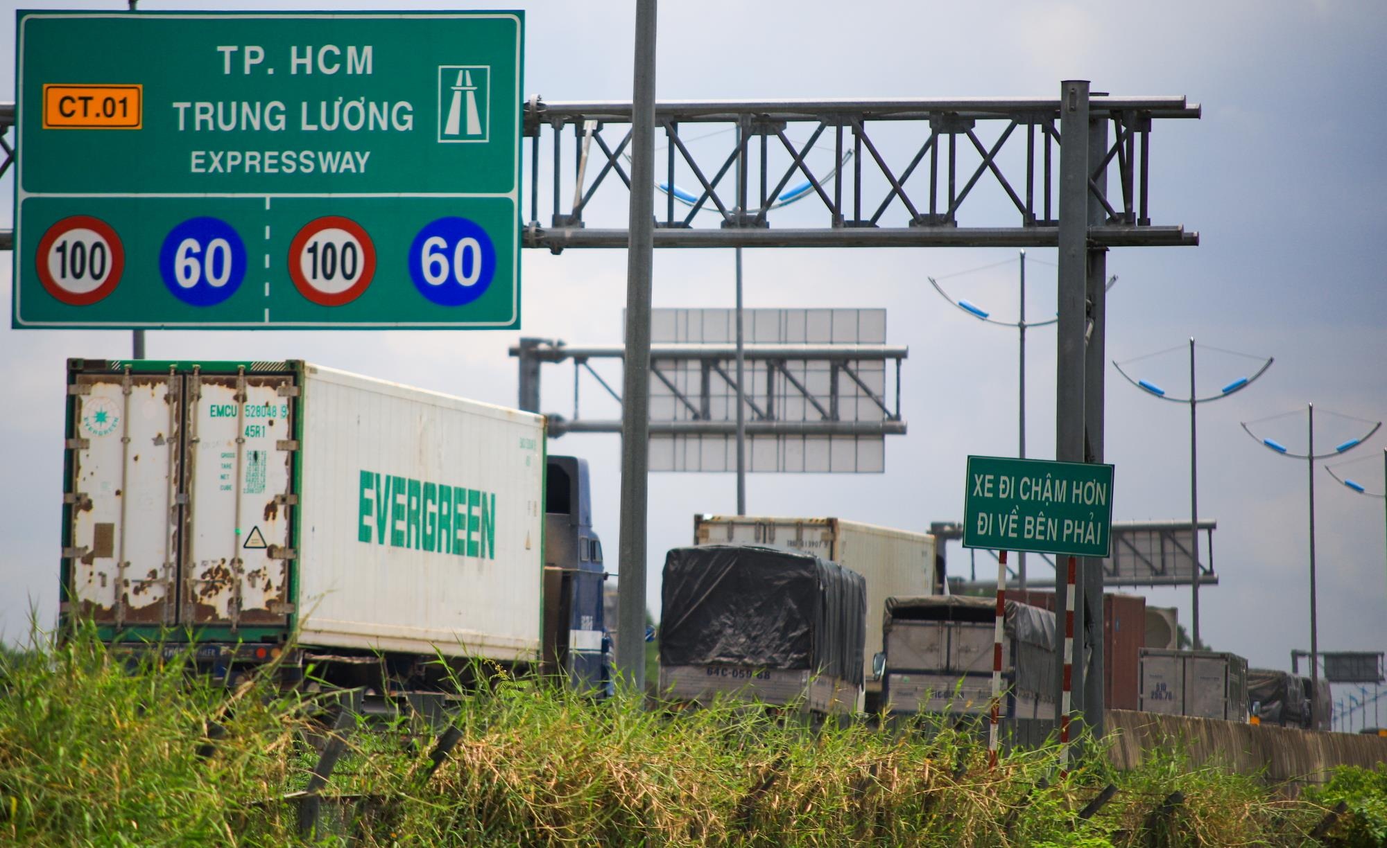 Cao toc TP.HCM - Trung Luong lon xon khi dung thu phi anh 14