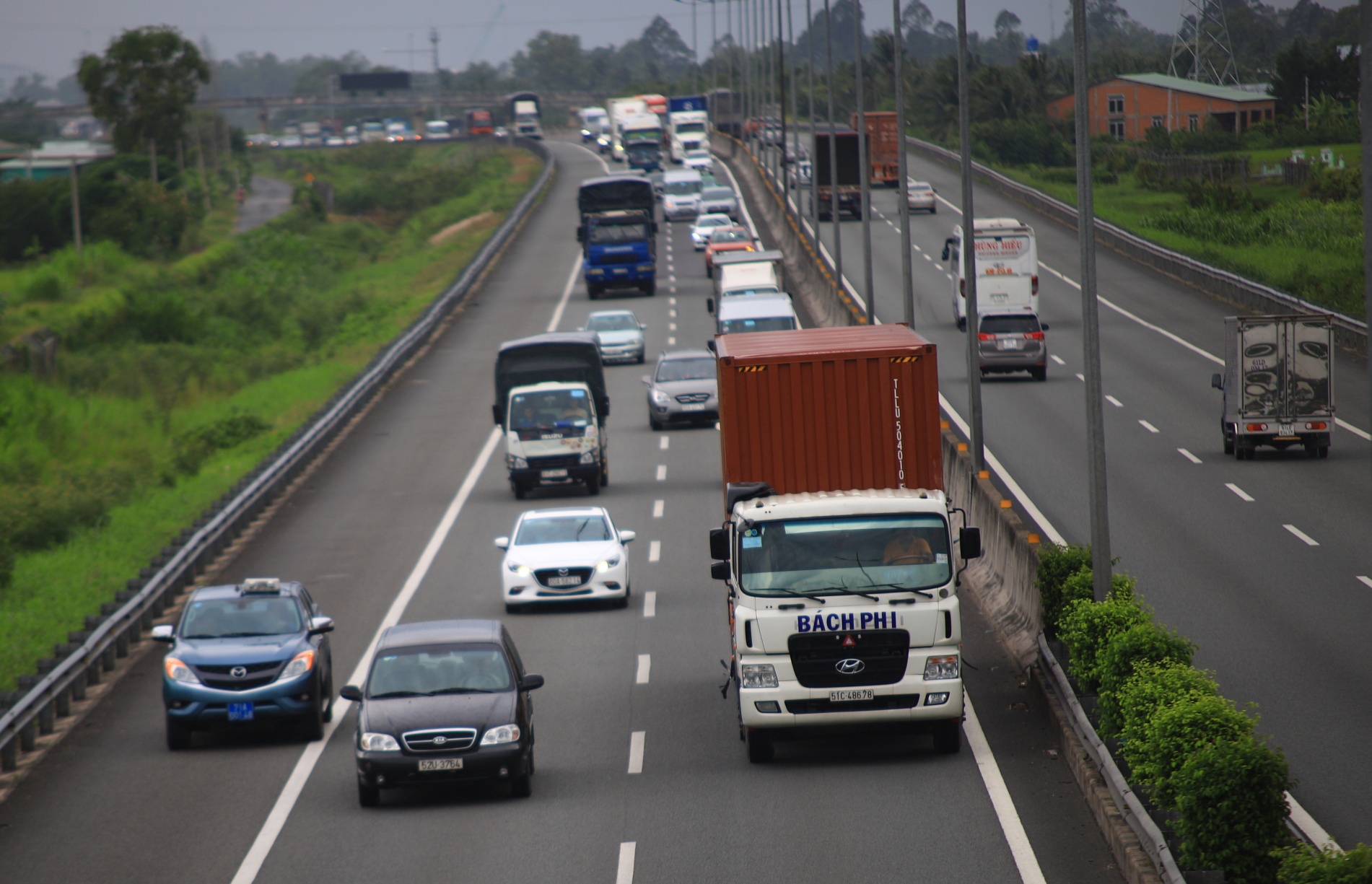 Cao toc TP.HCM - Trung Luong lon xon khi dung thu phi anh 11