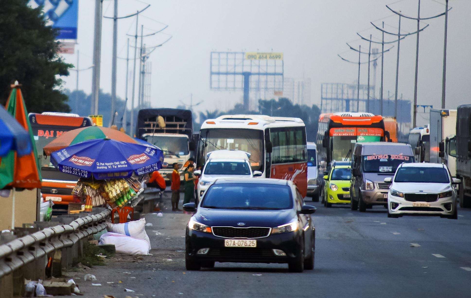Cao toc TP.HCM - Trung Luong lon xon khi dung thu phi anh 4