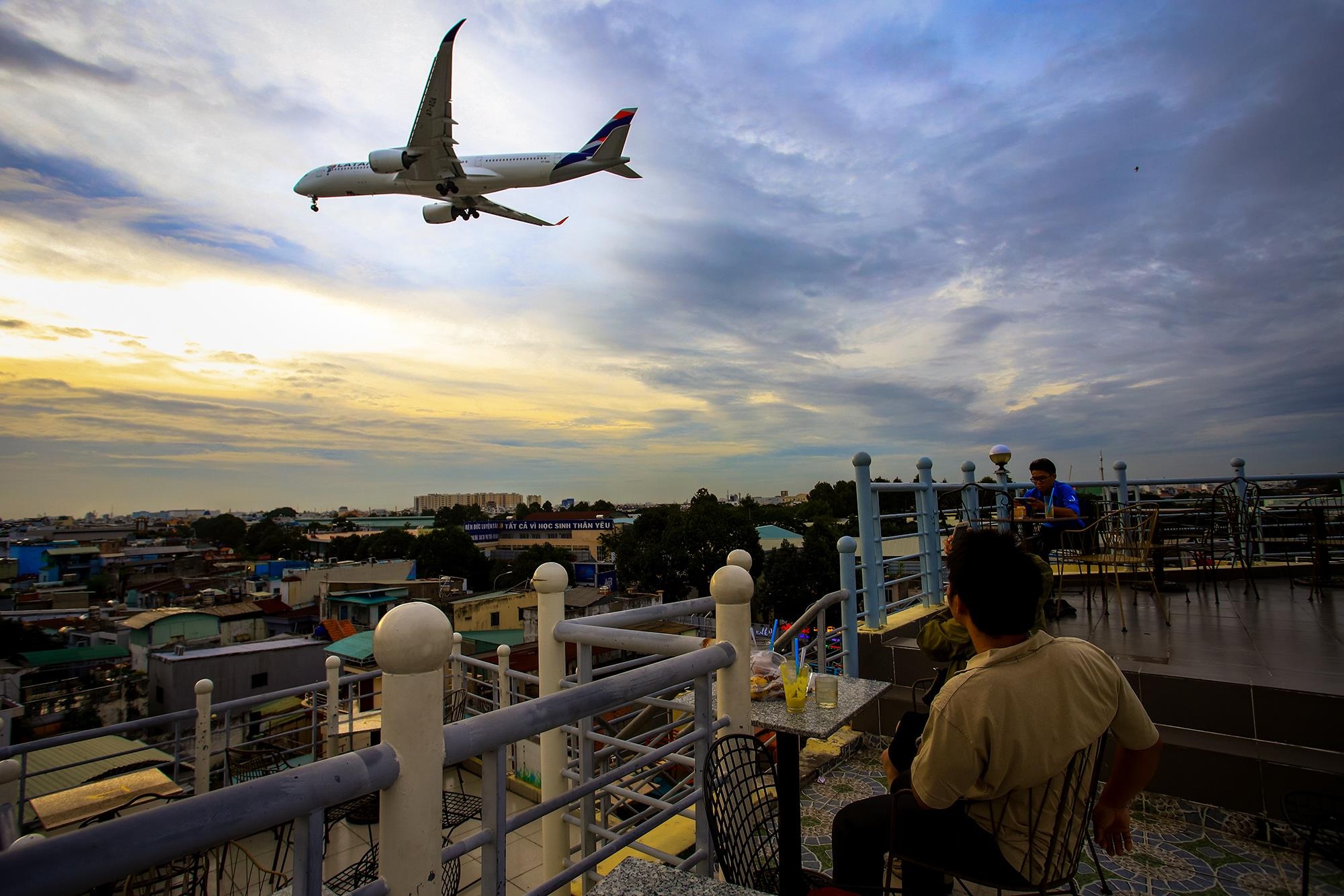 san bay tan son nhat qua tai tren khong lan duoi dat anh 13