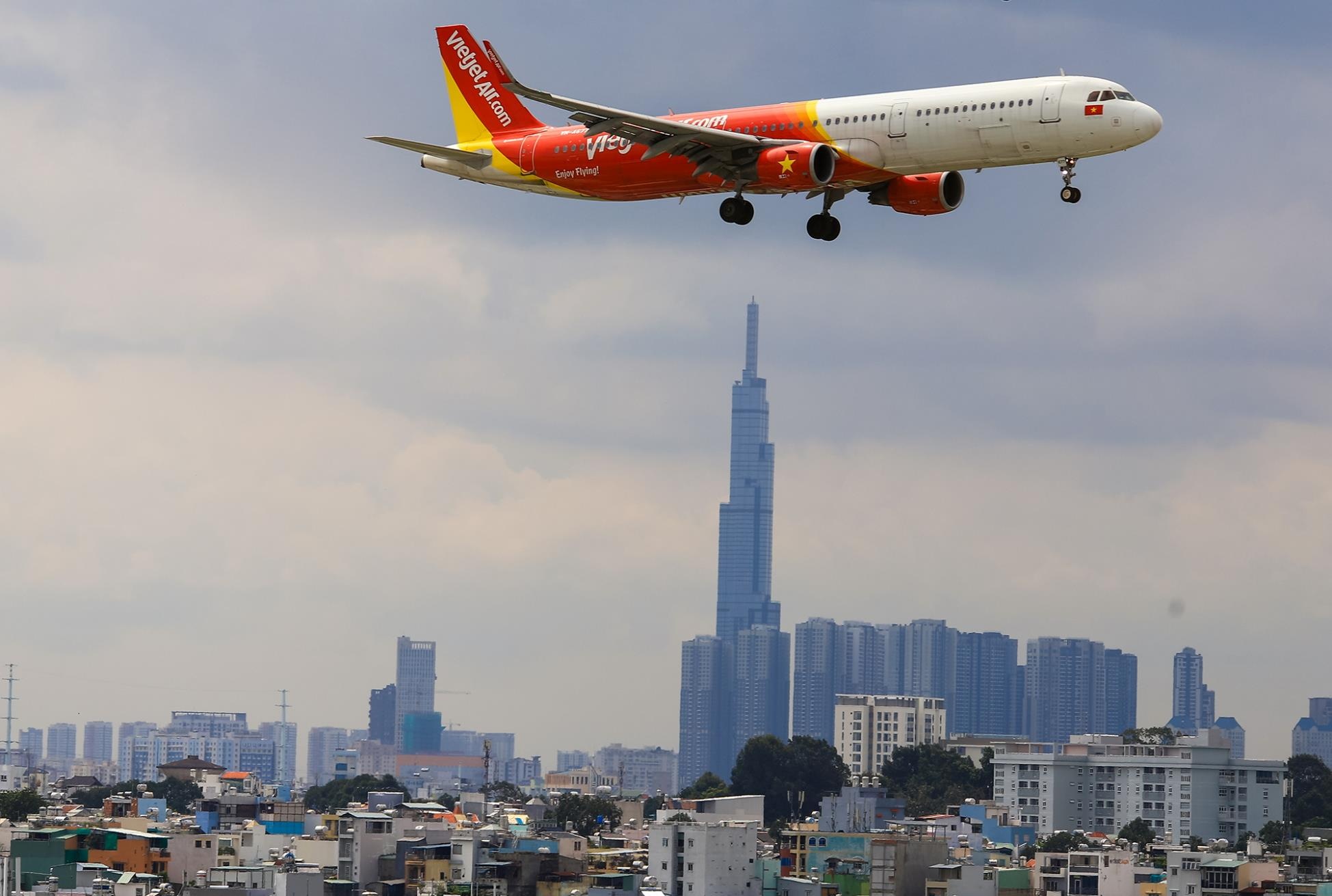 san bay tan son nhat qua tai tren khong lan duoi dat anh 5