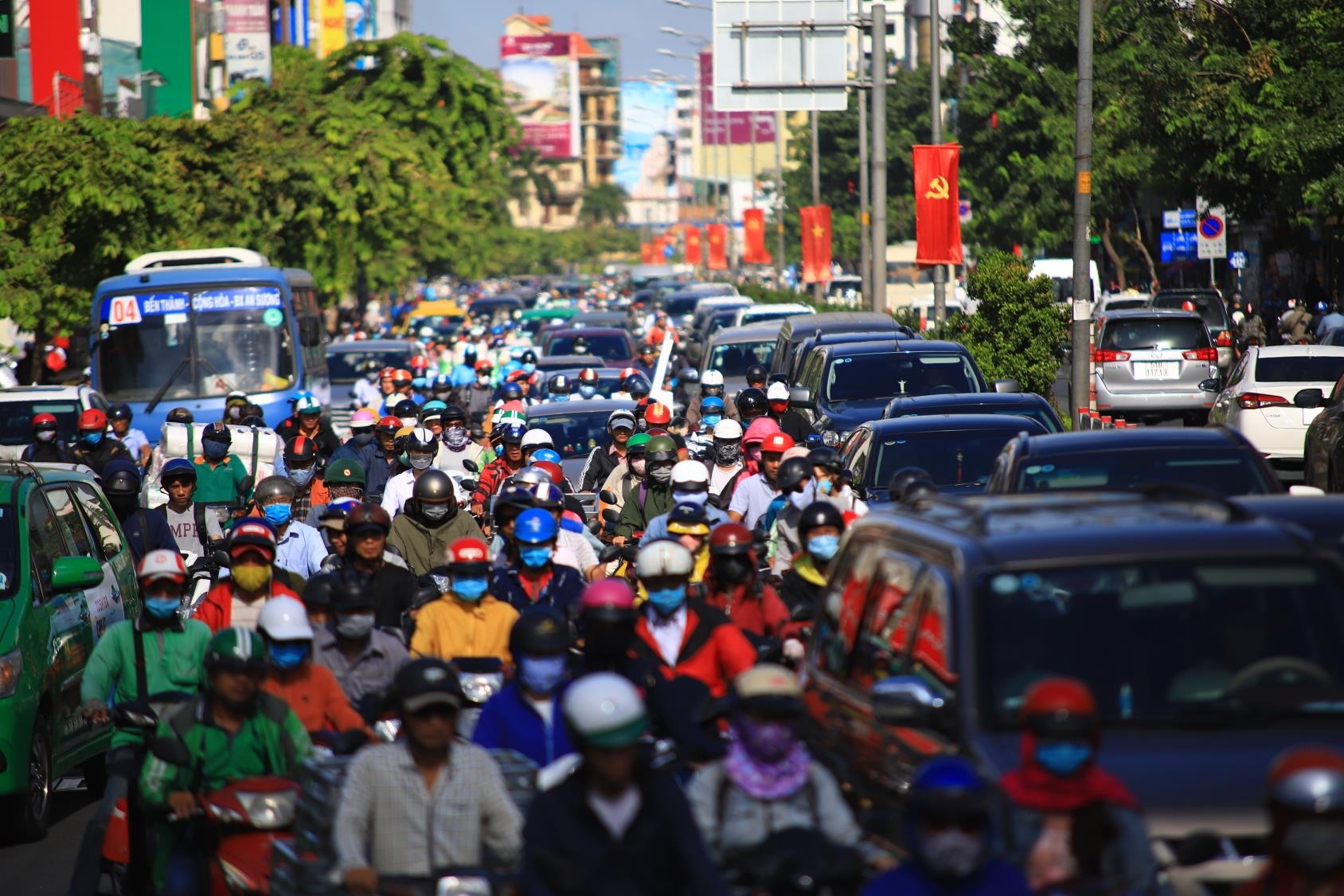 Ket xe o cua ngo tay bac Sai Gon anh 17