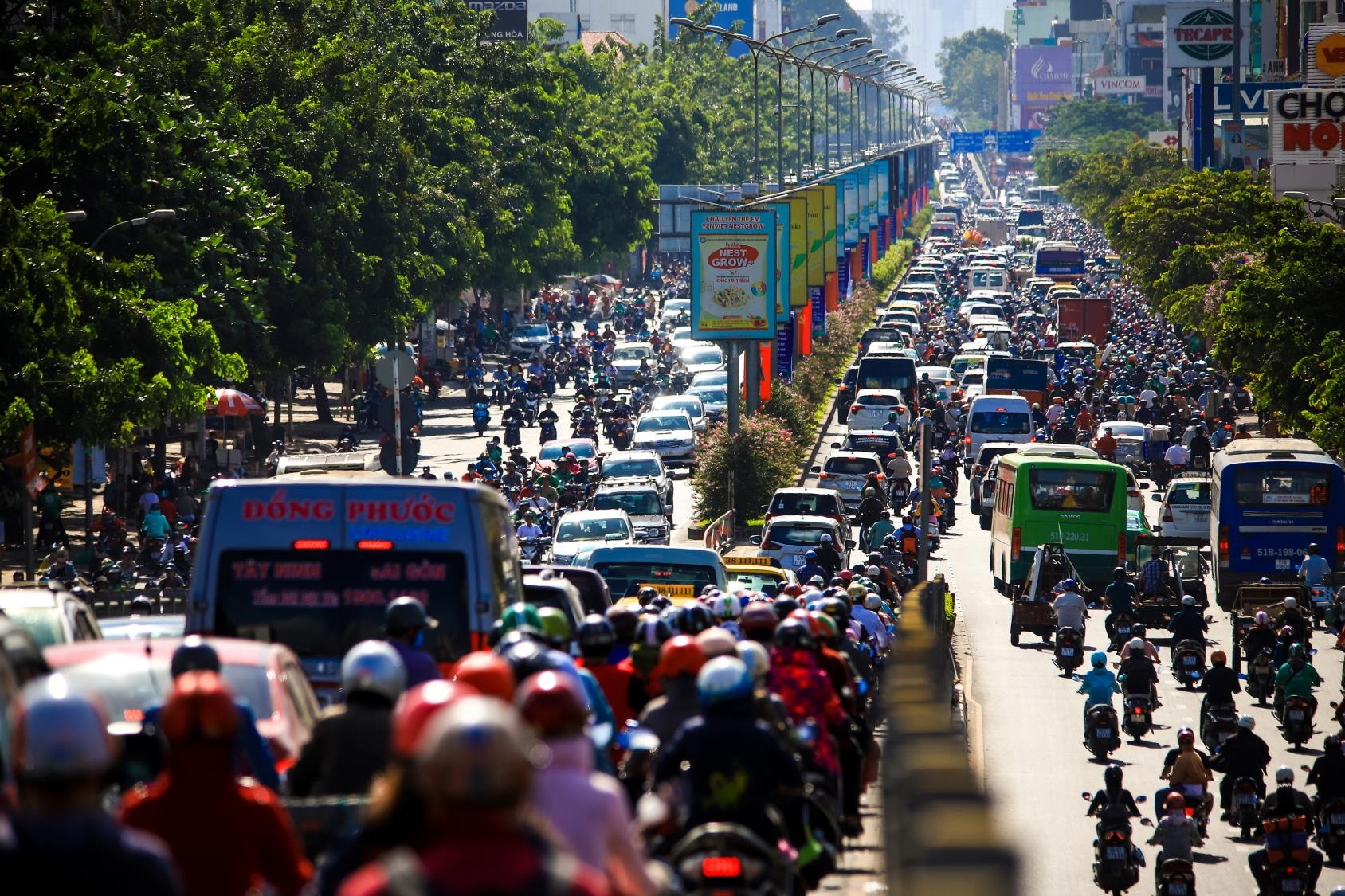 Ket xe o cua ngo tay bac Sai Gon anh 19