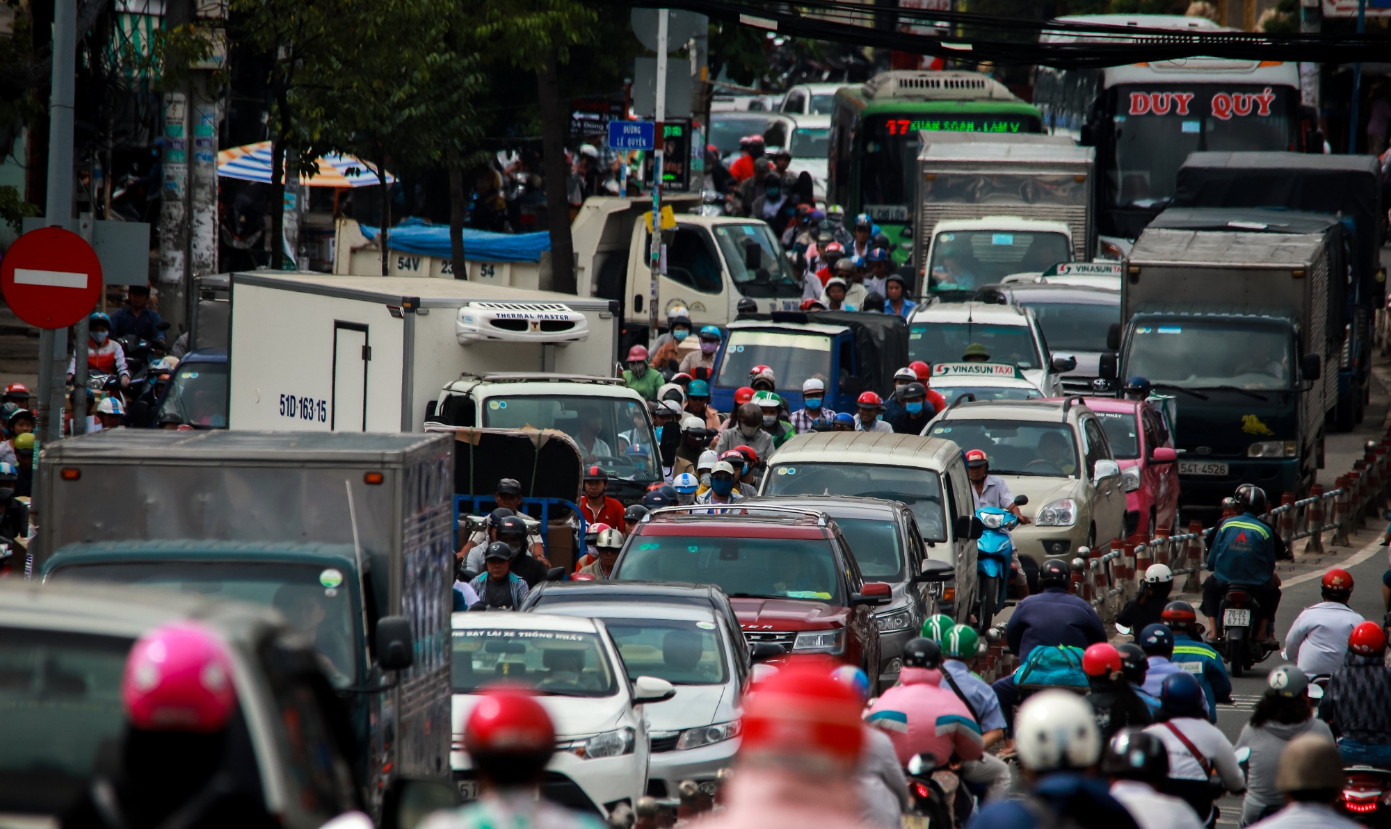 ket xe cau Chanh Hung duong Pham Hung o Sai Gon anh 13