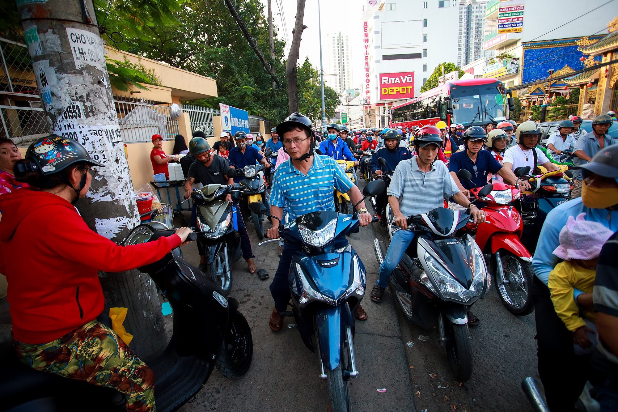 ket xe cau Chanh Hung duong Pham Hung o Sai Gon anh 6