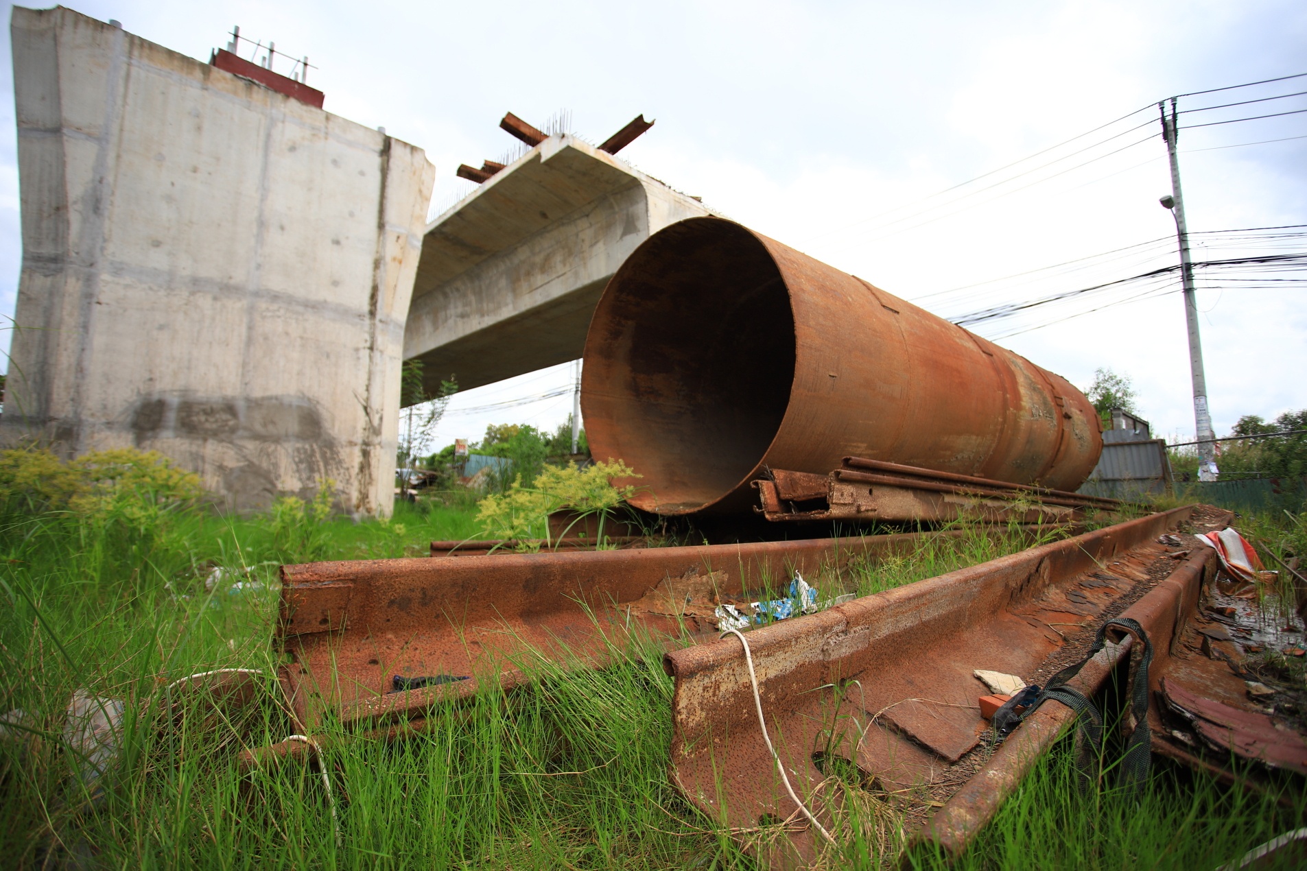 Du an cau Nam Ly bi bo hoang gay ket xe anh 4