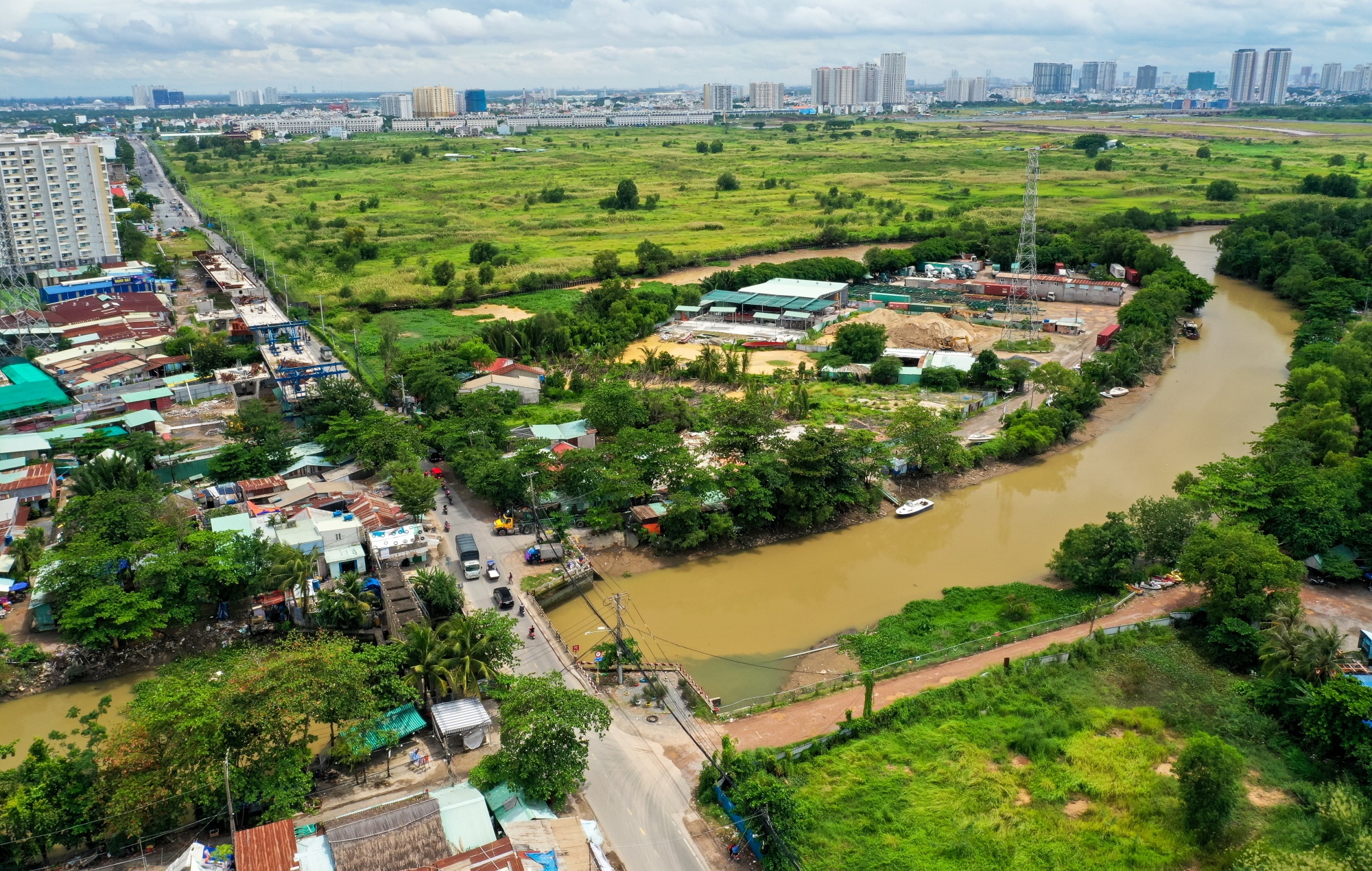 Du an cau Nam Ly bi bo hoang gay ket xe anh 1