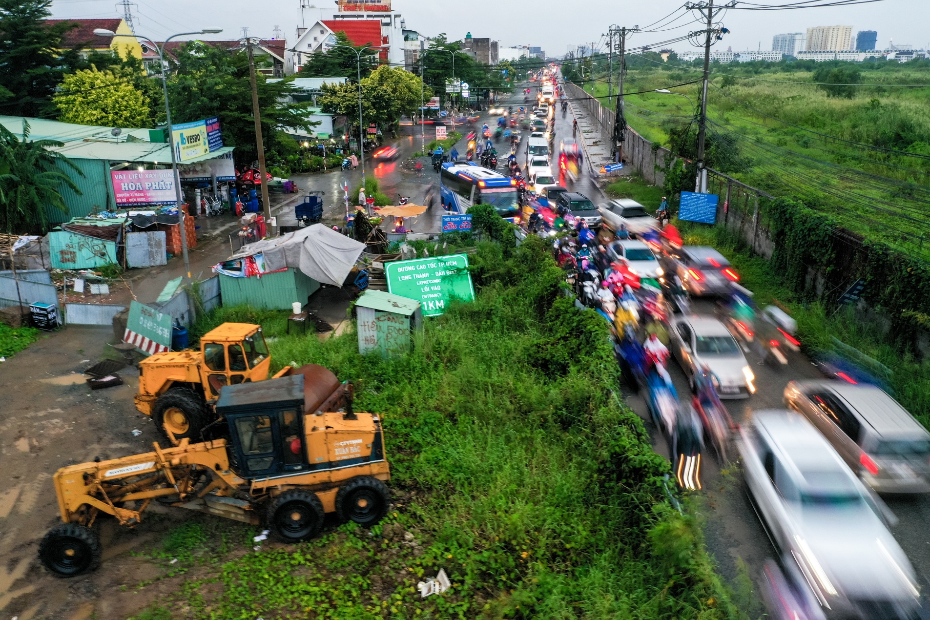 Du an cau Nam Ly bi bo hoang gay ket xe anh 7