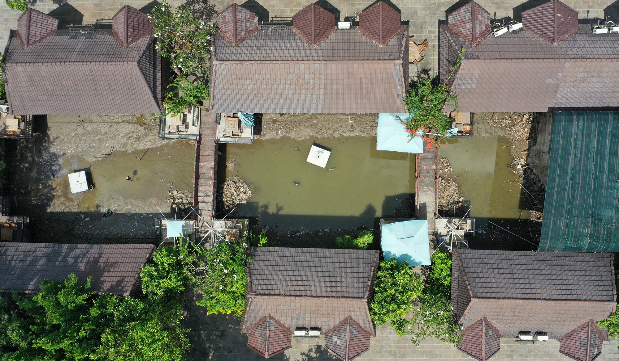 Can canh resort vua bi UBND TP.HCM yeu cau cuong che hinh anh