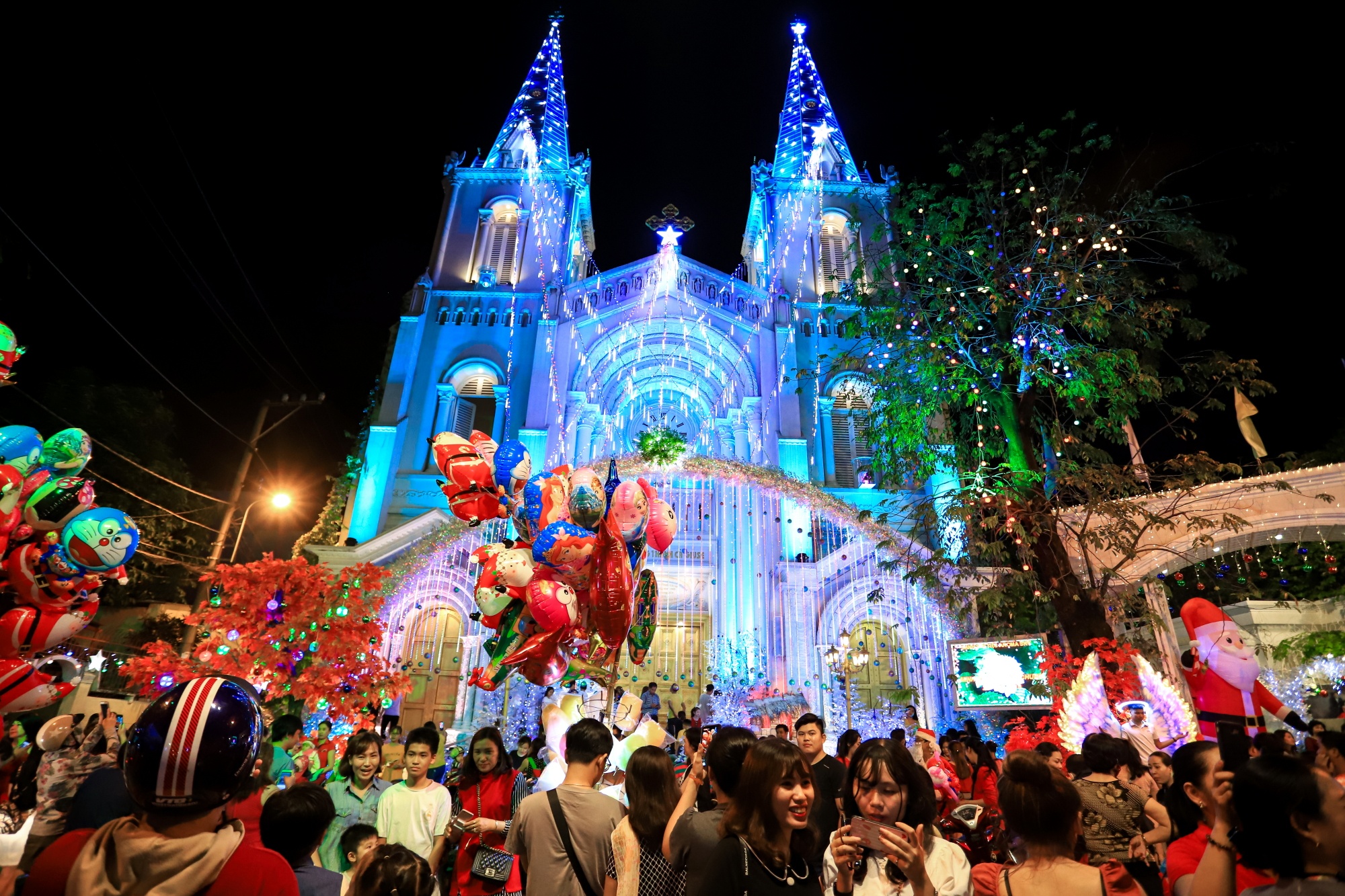 Xom dao Go Vap lung linh trong mua Giang Sinh anh 3