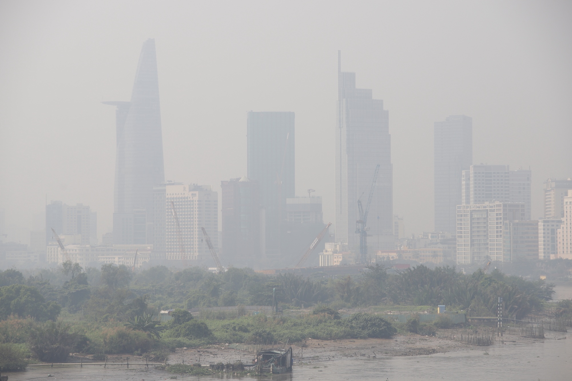 TP.HCM lai mu mit trong lop suong mu dac quanh anh 5