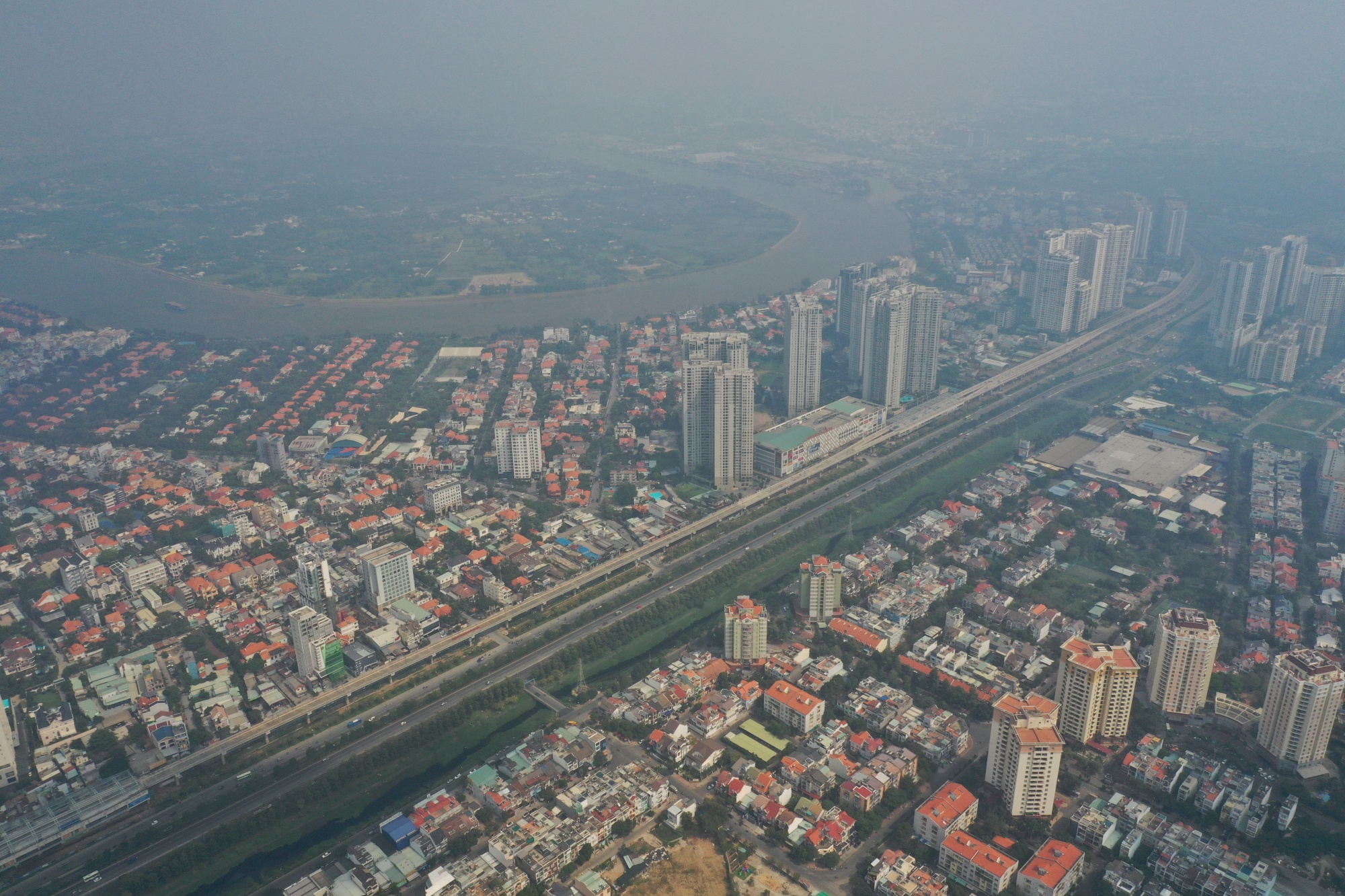 TP.HCM lai mu mit trong lop suong mu dac quanh anh 8