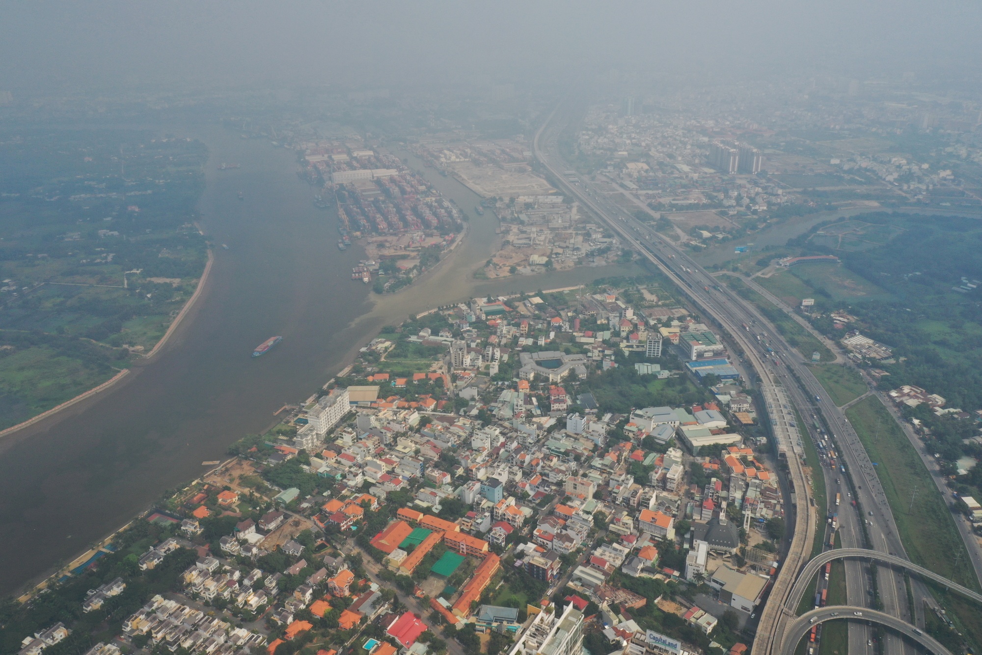 TP.HCM lai mu mit trong lop suong mu dac quanh anh 1