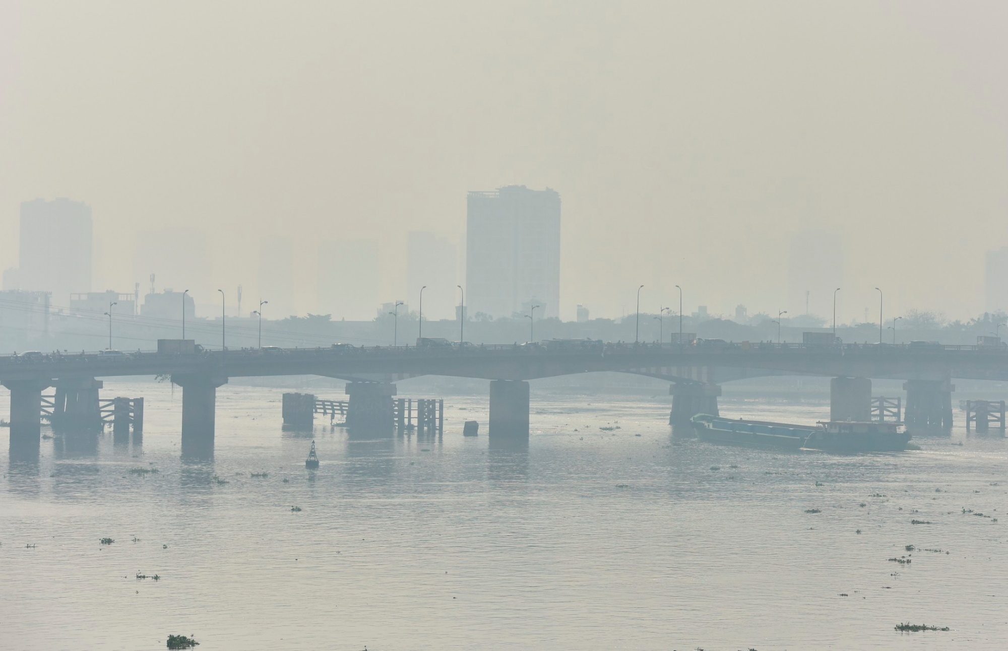 TP.HCM lai mu mit trong lop suong mu dac quanh anh 10